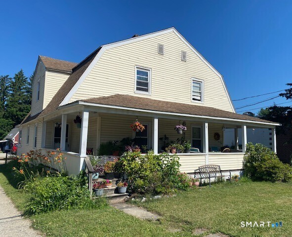 71 Railroad Street Property Photo 10