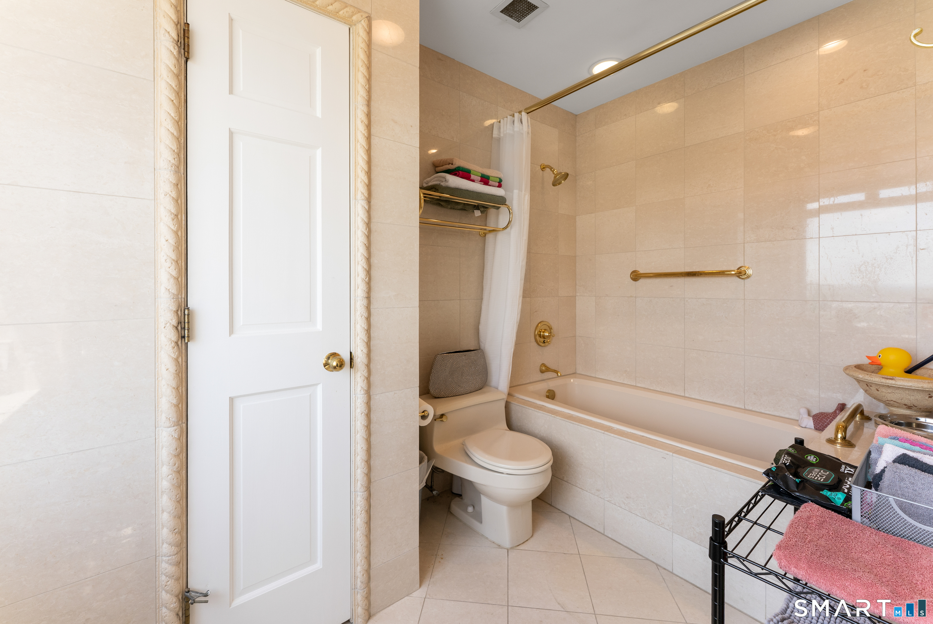 235 River East 1501 Drive Property Photo 19