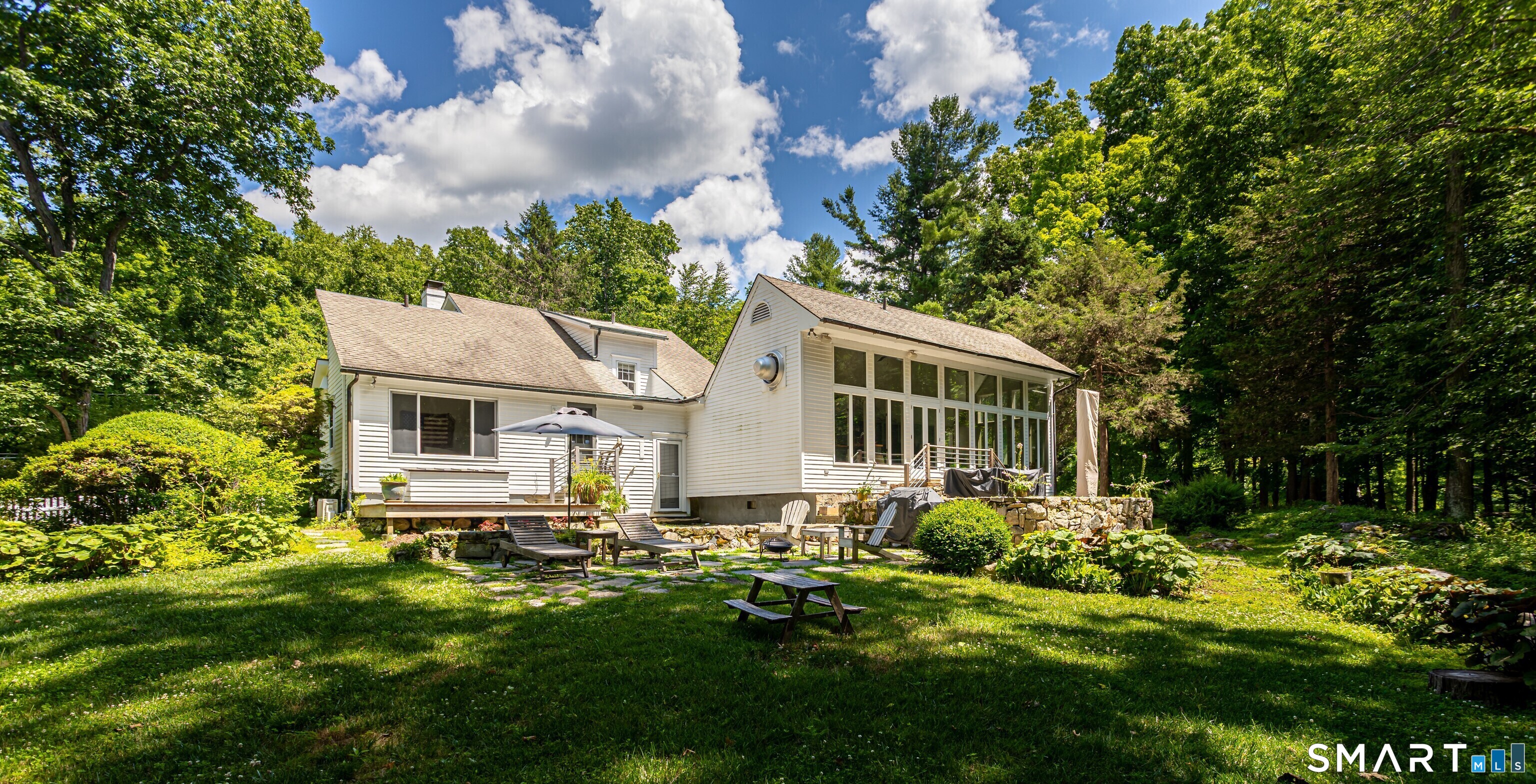 896 Westport Road Property Photo 2