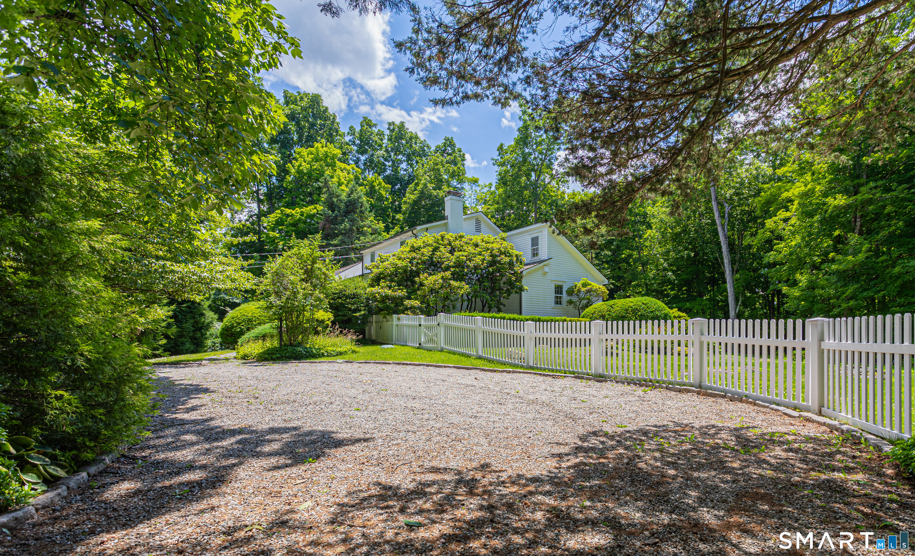 896 Westport Road Property Photo 3