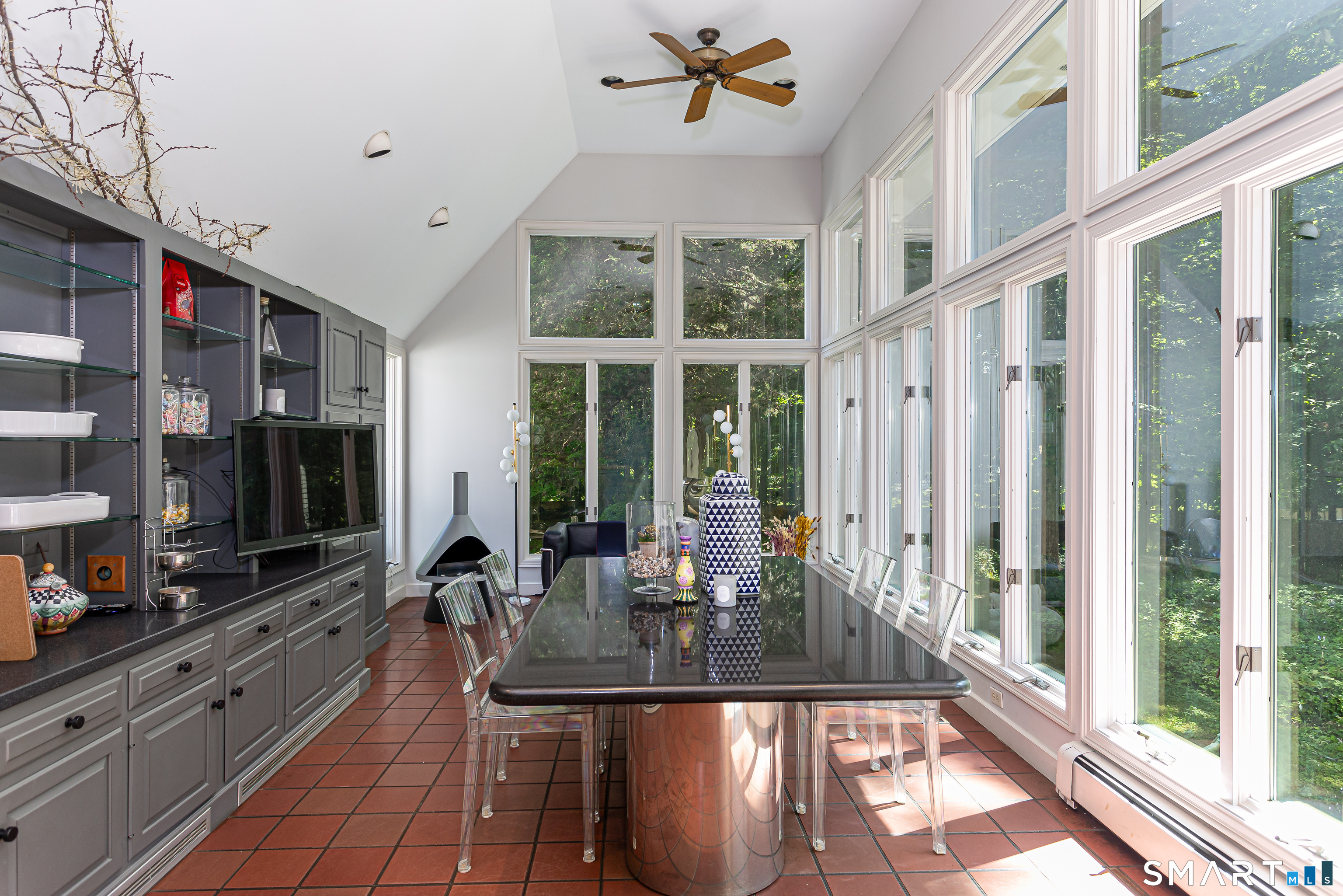 896 Westport Road Property Photo 14