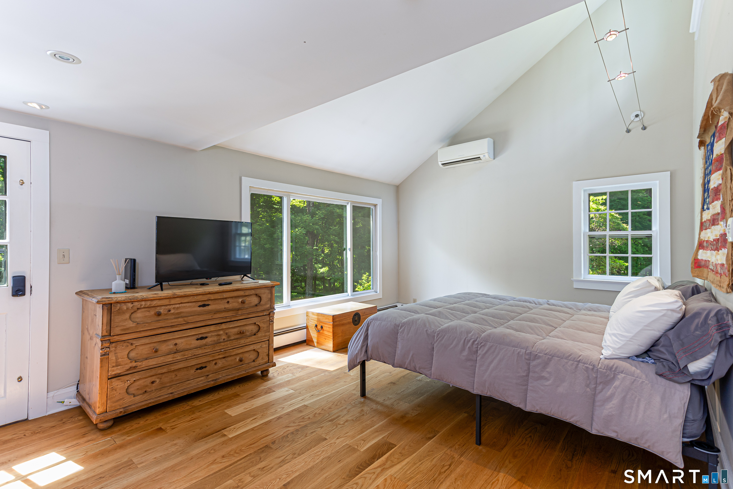 896 Westport Road Property Photo 18