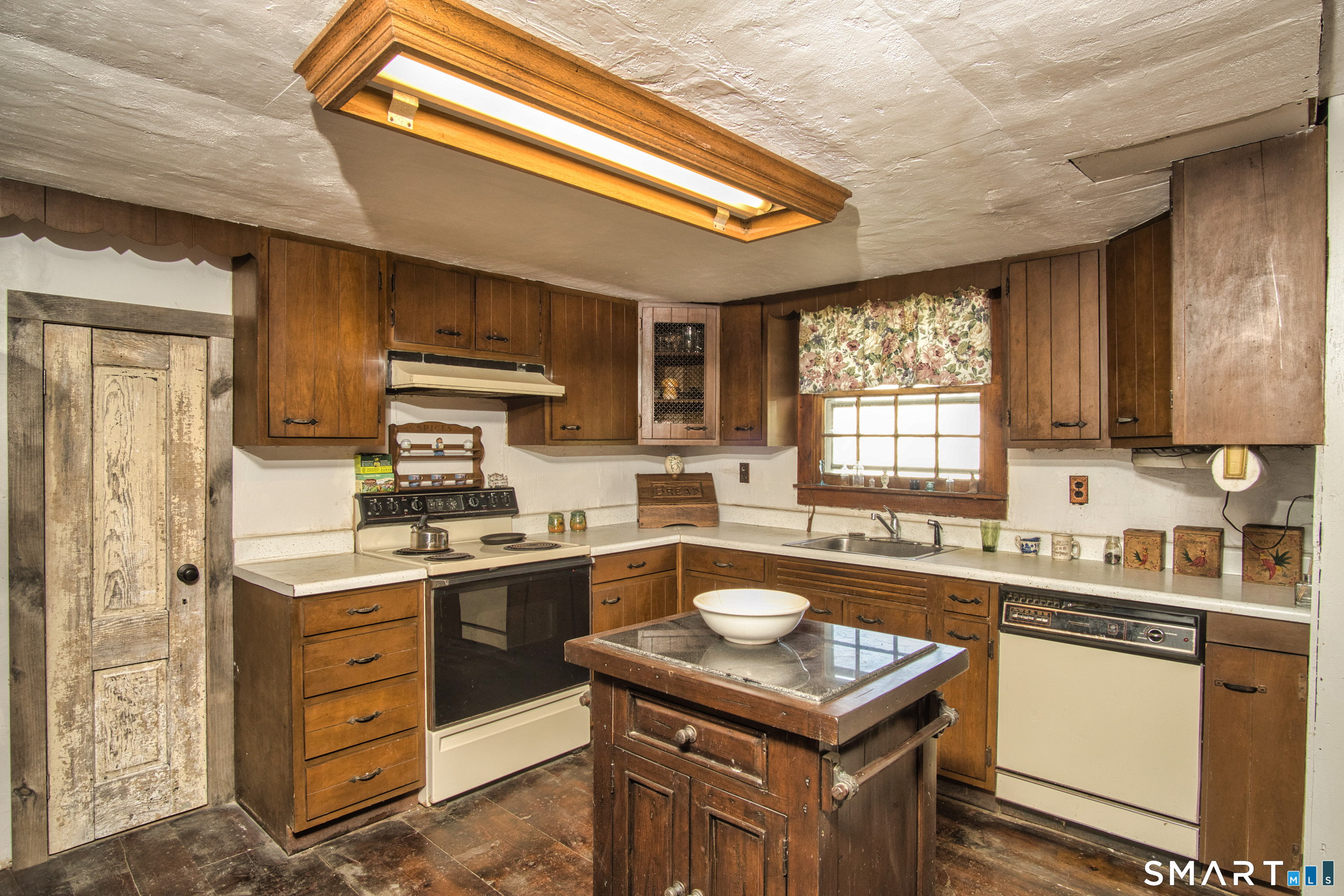 457 Roode Road Property Photo 11