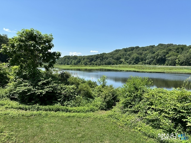 135 Middlesex Avenue Property Photo 1