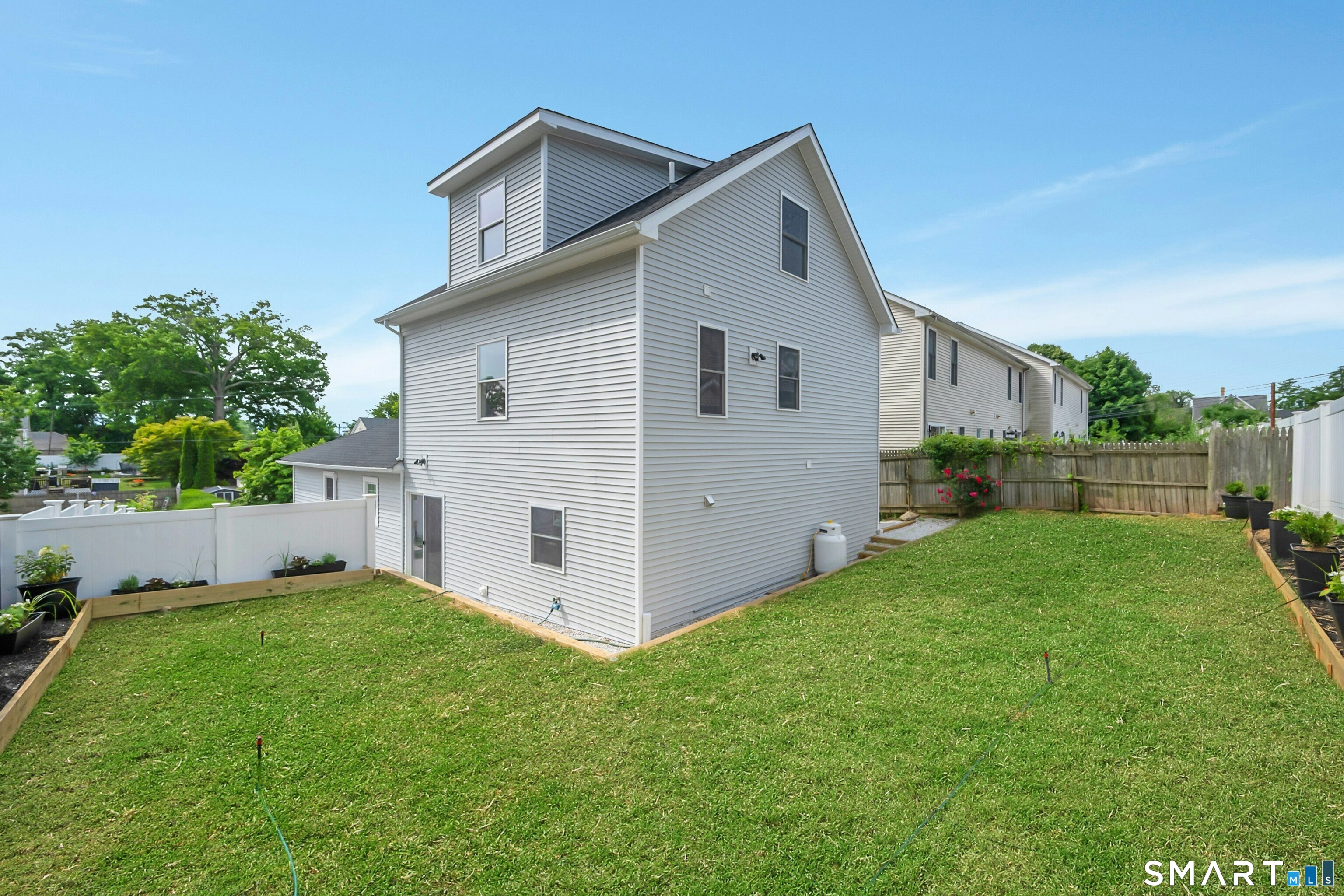 198 Castle Avenue Property Photo 32