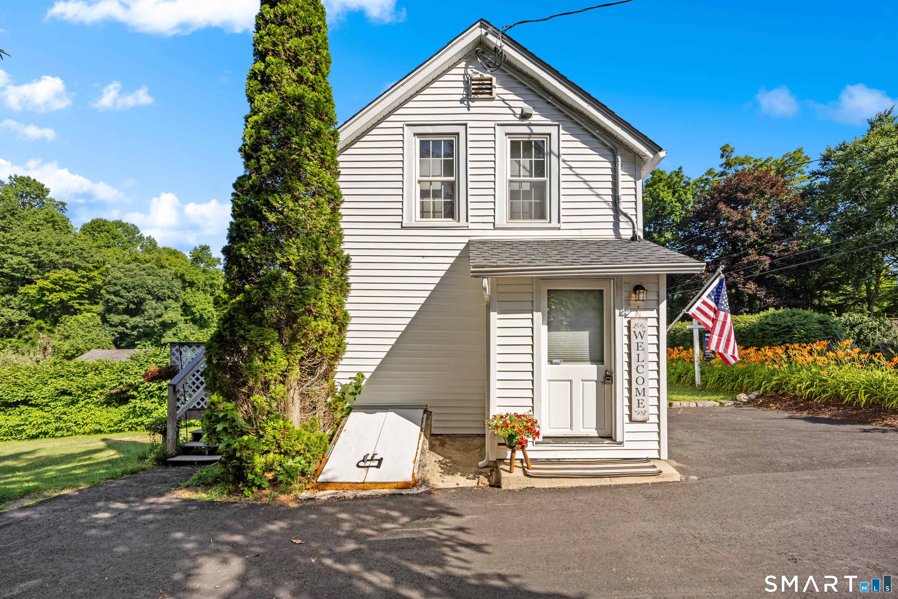 52 Pond Meadow Road Property Photo 3
