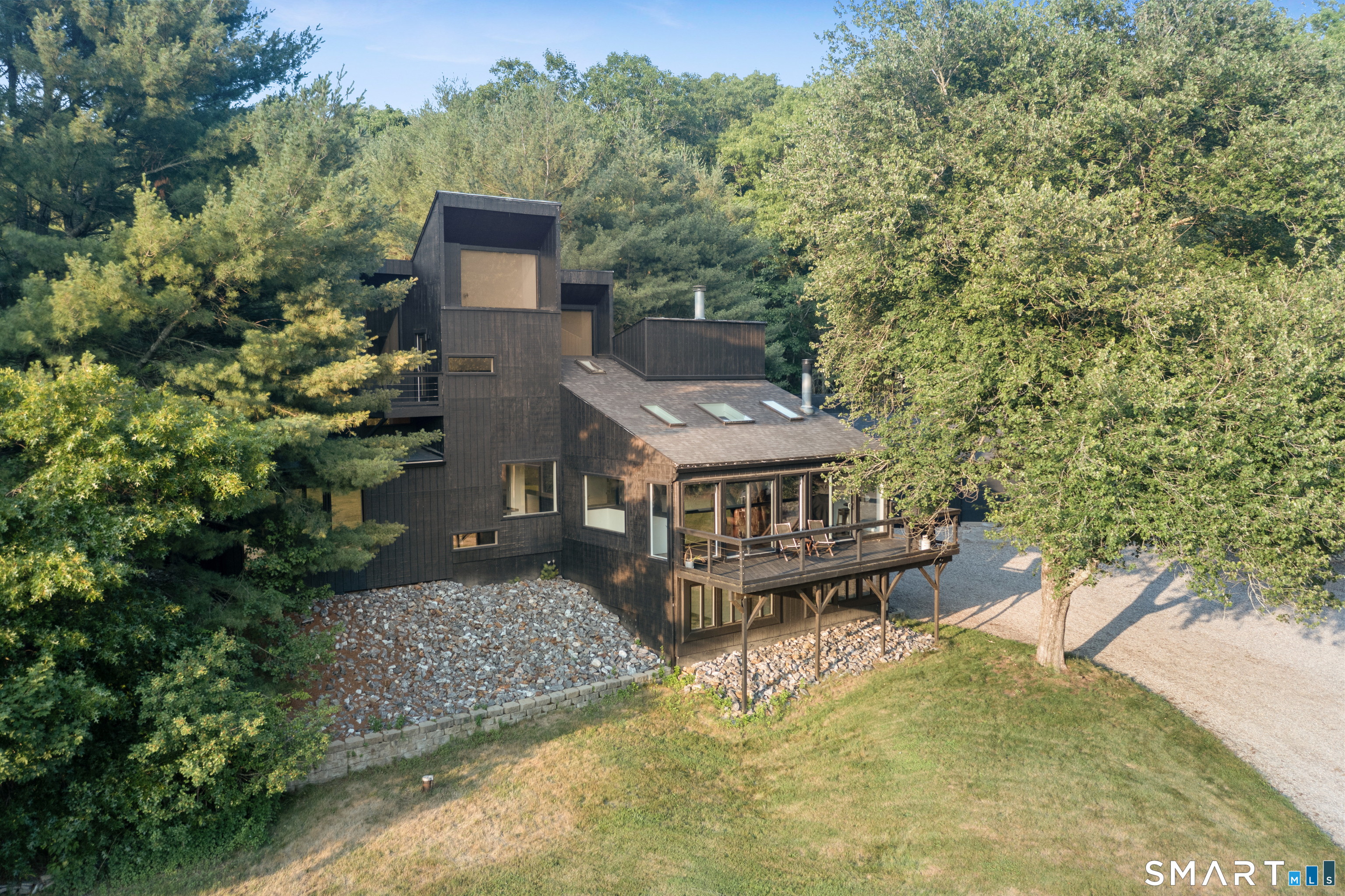 564 Hubbard Road Property Photo 2