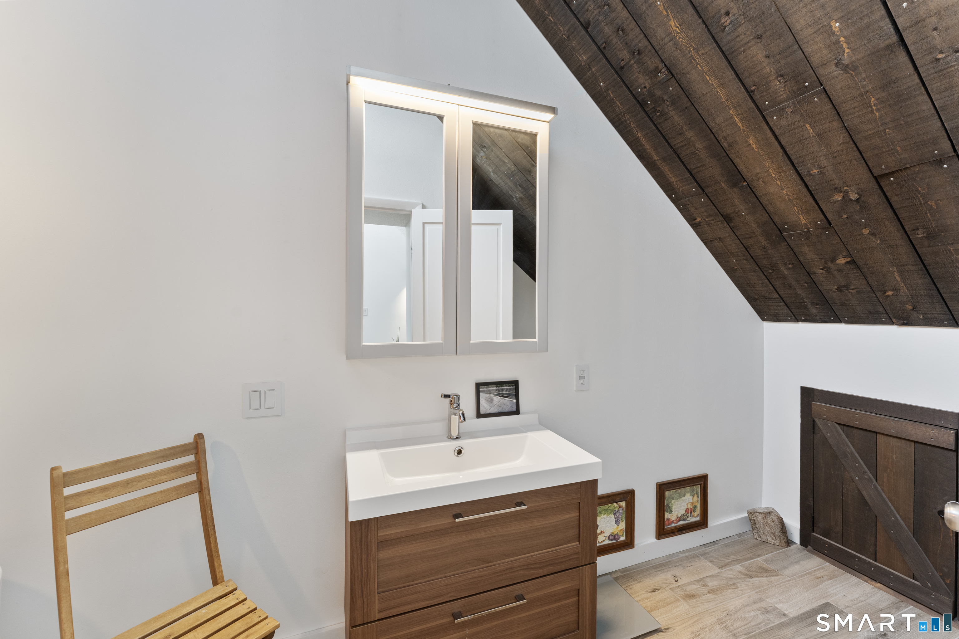 564 Hubbard Road Property Photo 17