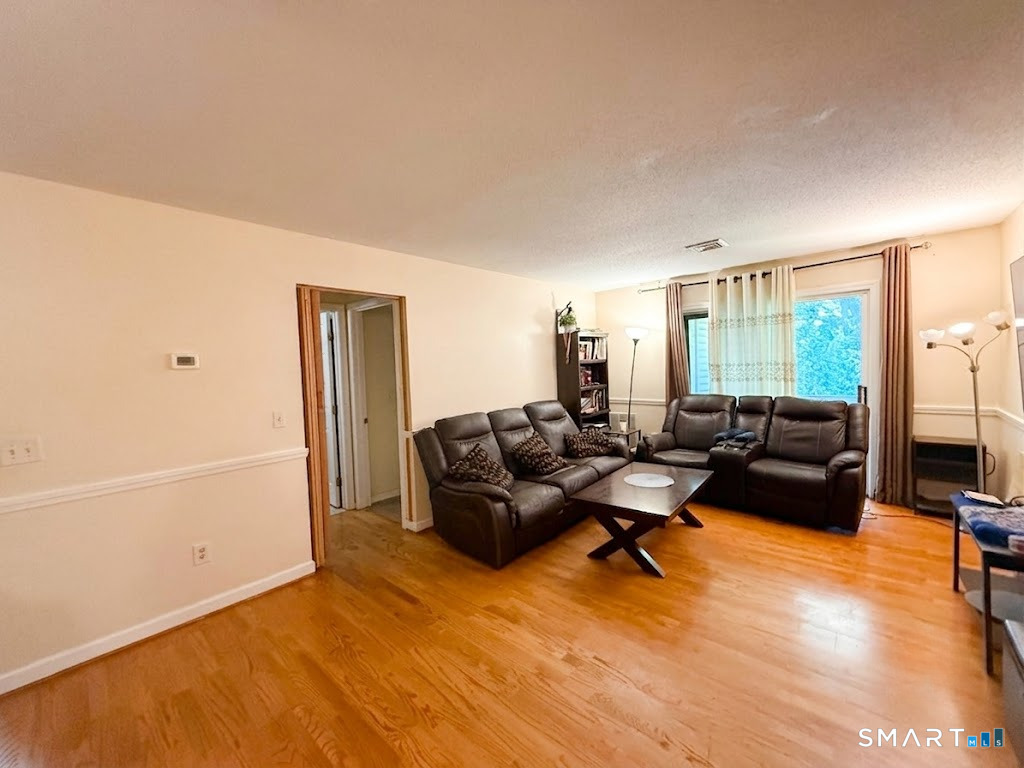6 Concorde B4 Way Property Photo 4