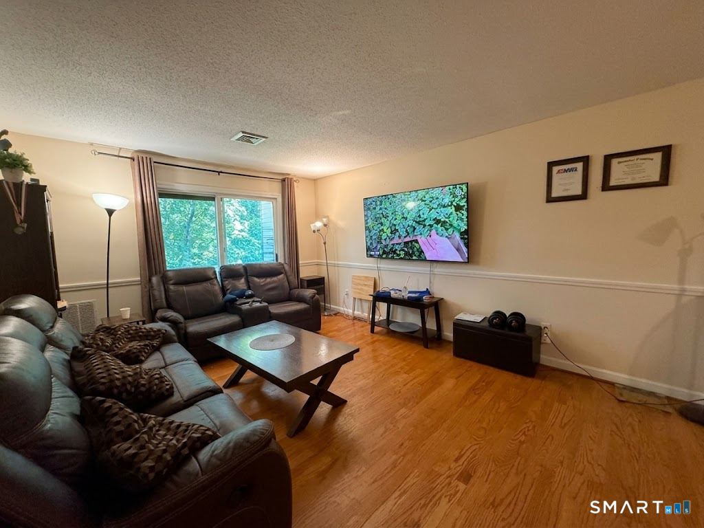 6 Concorde B4 Way Property Photo 5