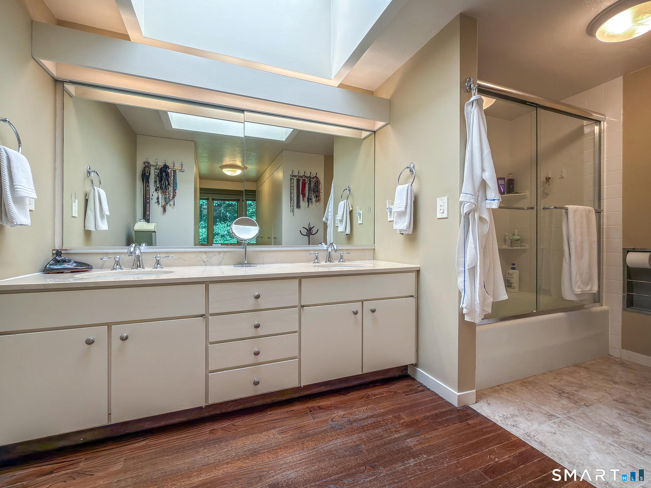 280 East South Street Property Photo 15
