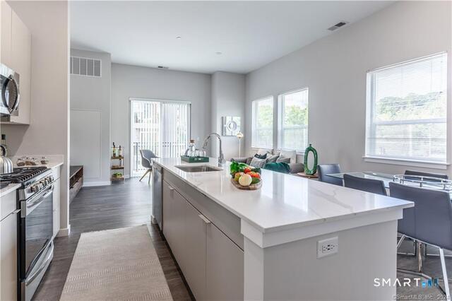 300 Glover B335 Avenue Property Photo 5