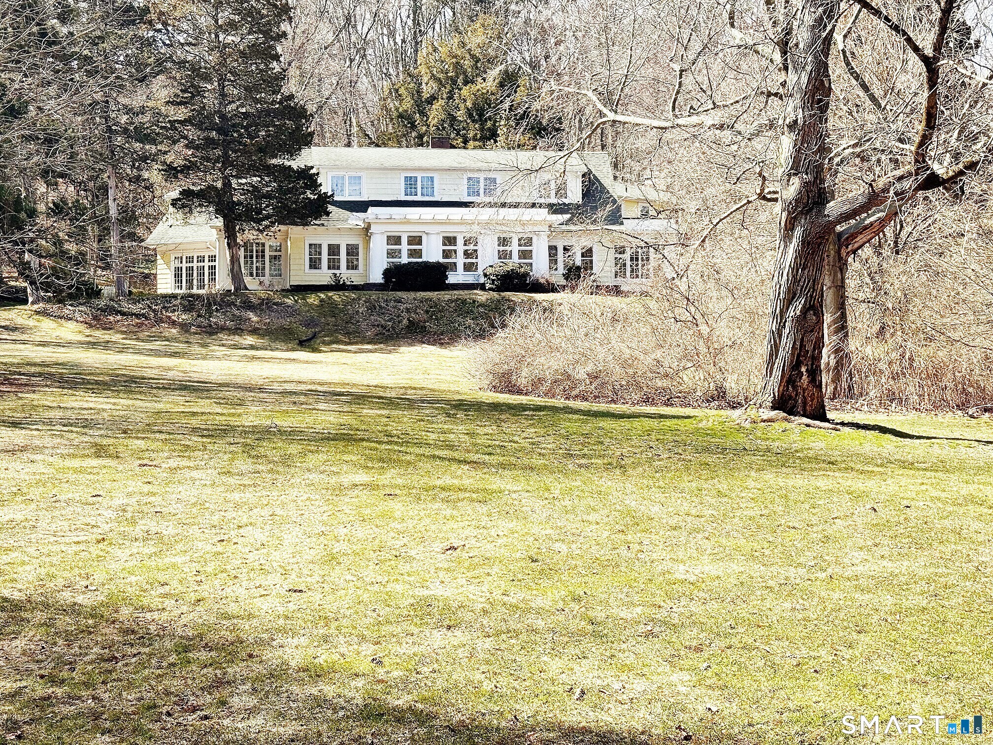 1050 Whitney Avenue Property Photo 1