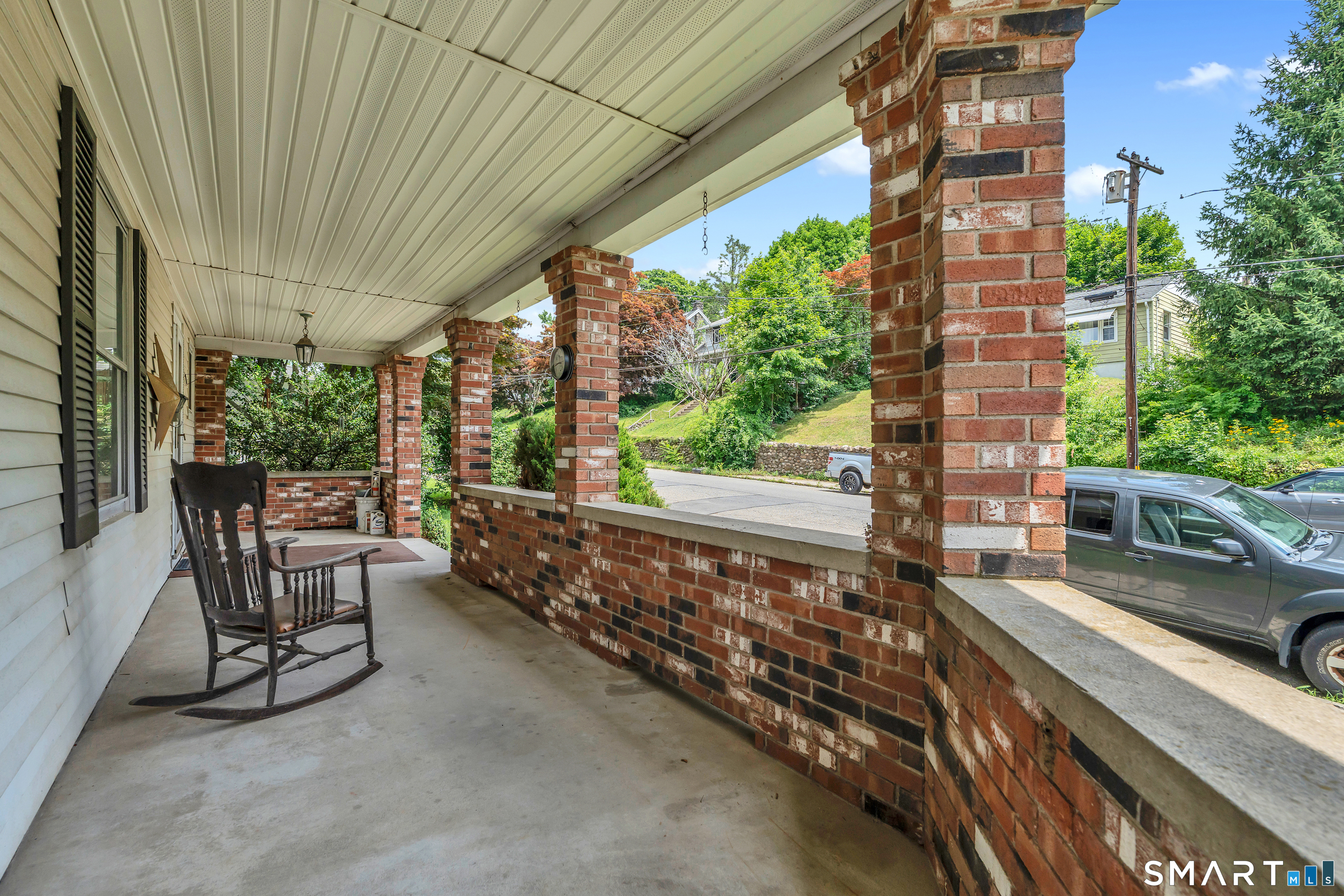 445 Farmington Avenue Property Photo 4