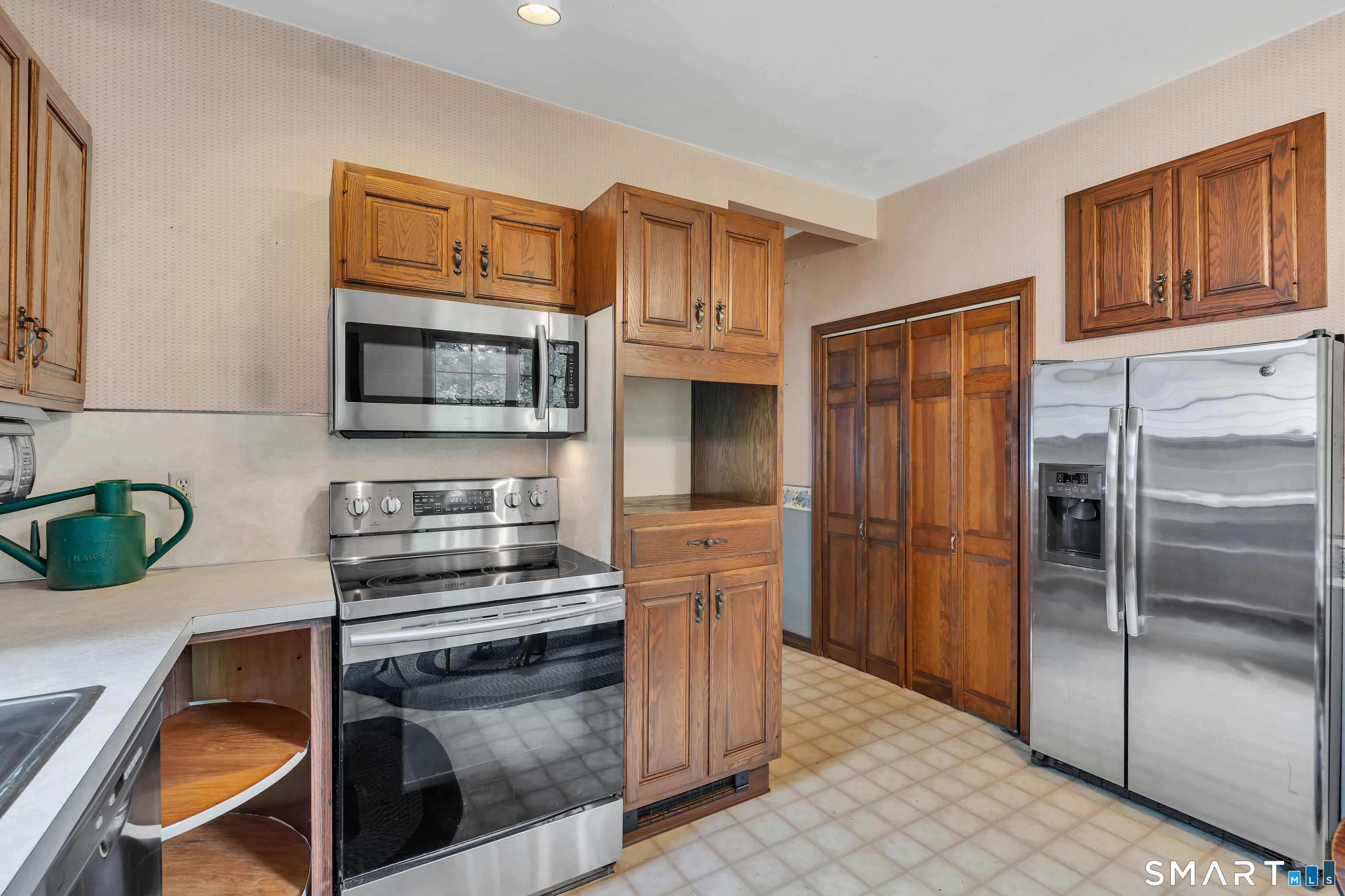 445 Farmington Avenue Property Photo 11
