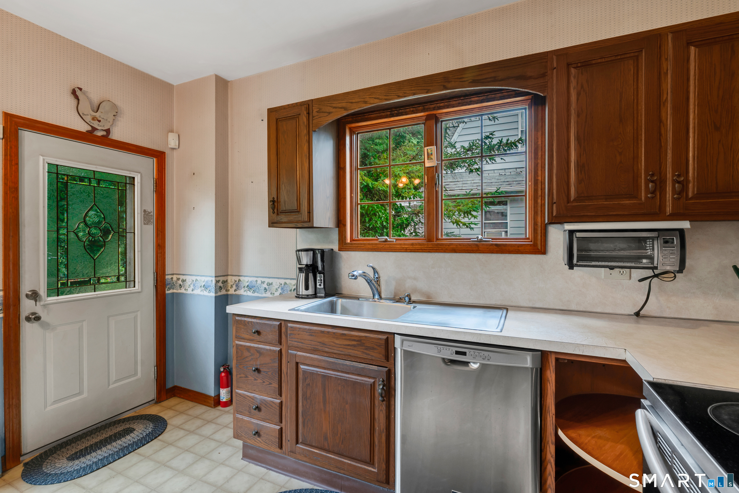 445 Farmington Avenue Property Photo 13