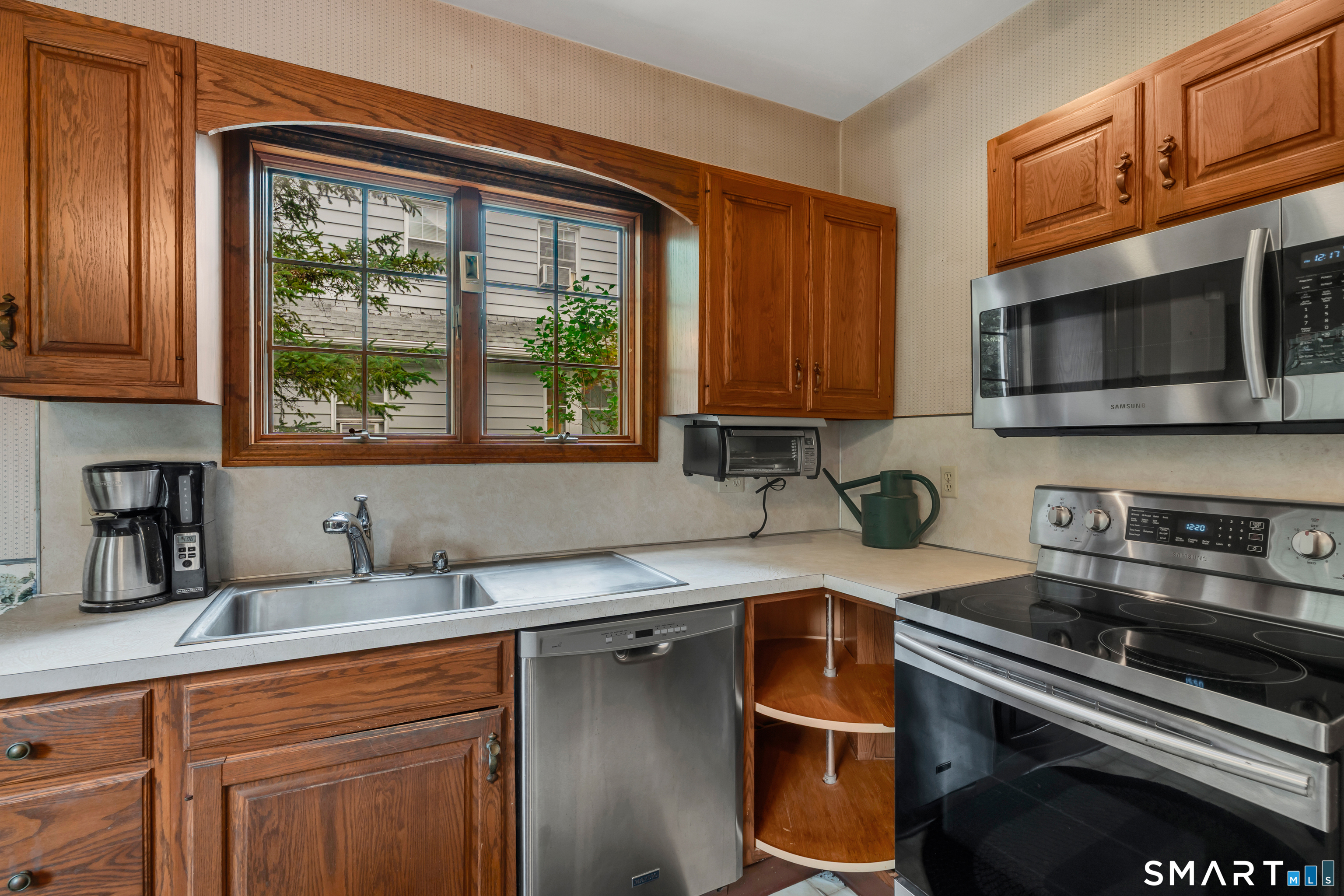 445 Farmington Avenue Property Photo 14
