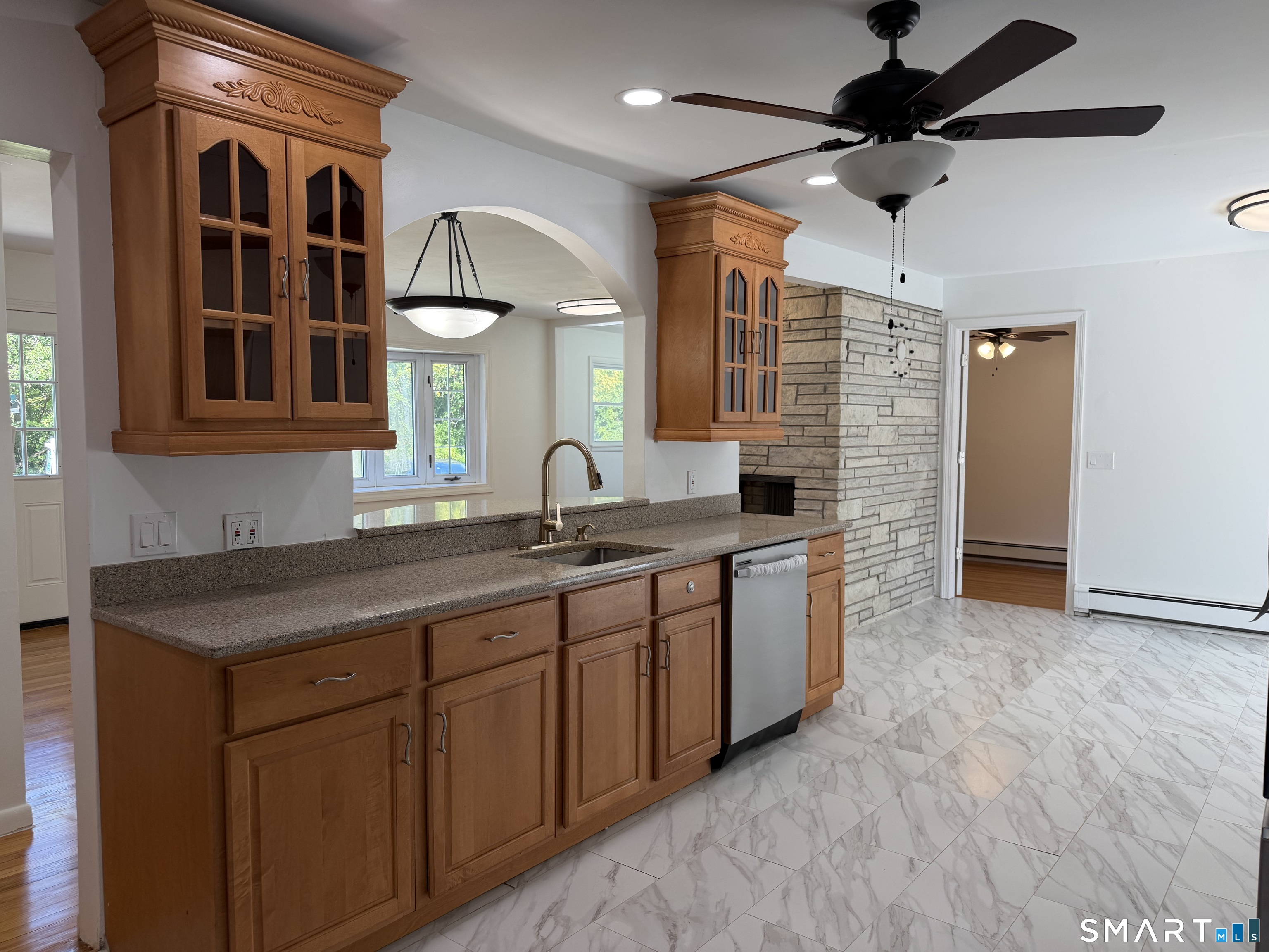 762 Woodin Street Property Photo 4