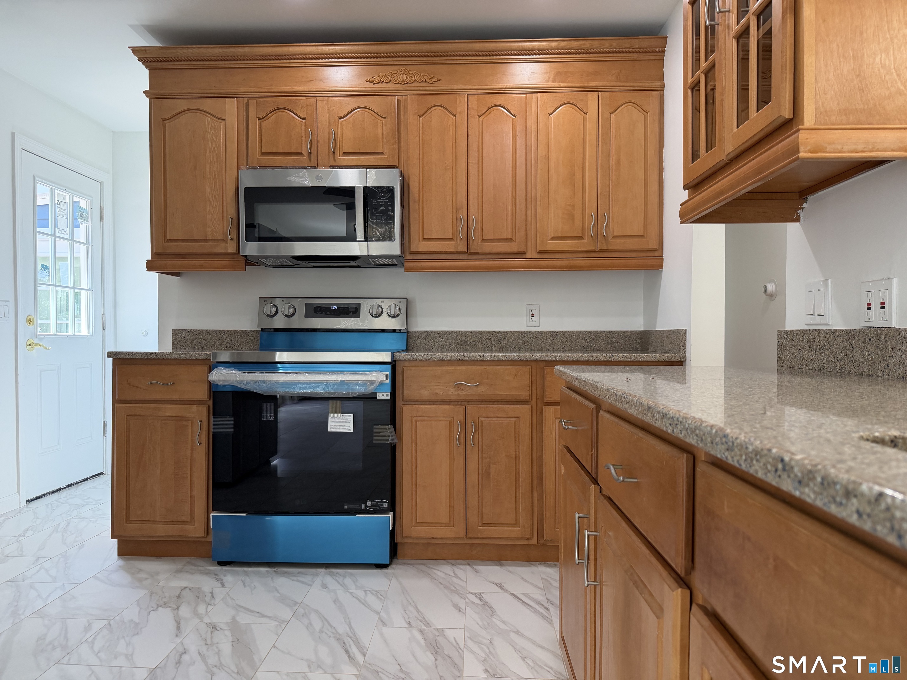762 Woodin Street Property Photo 5