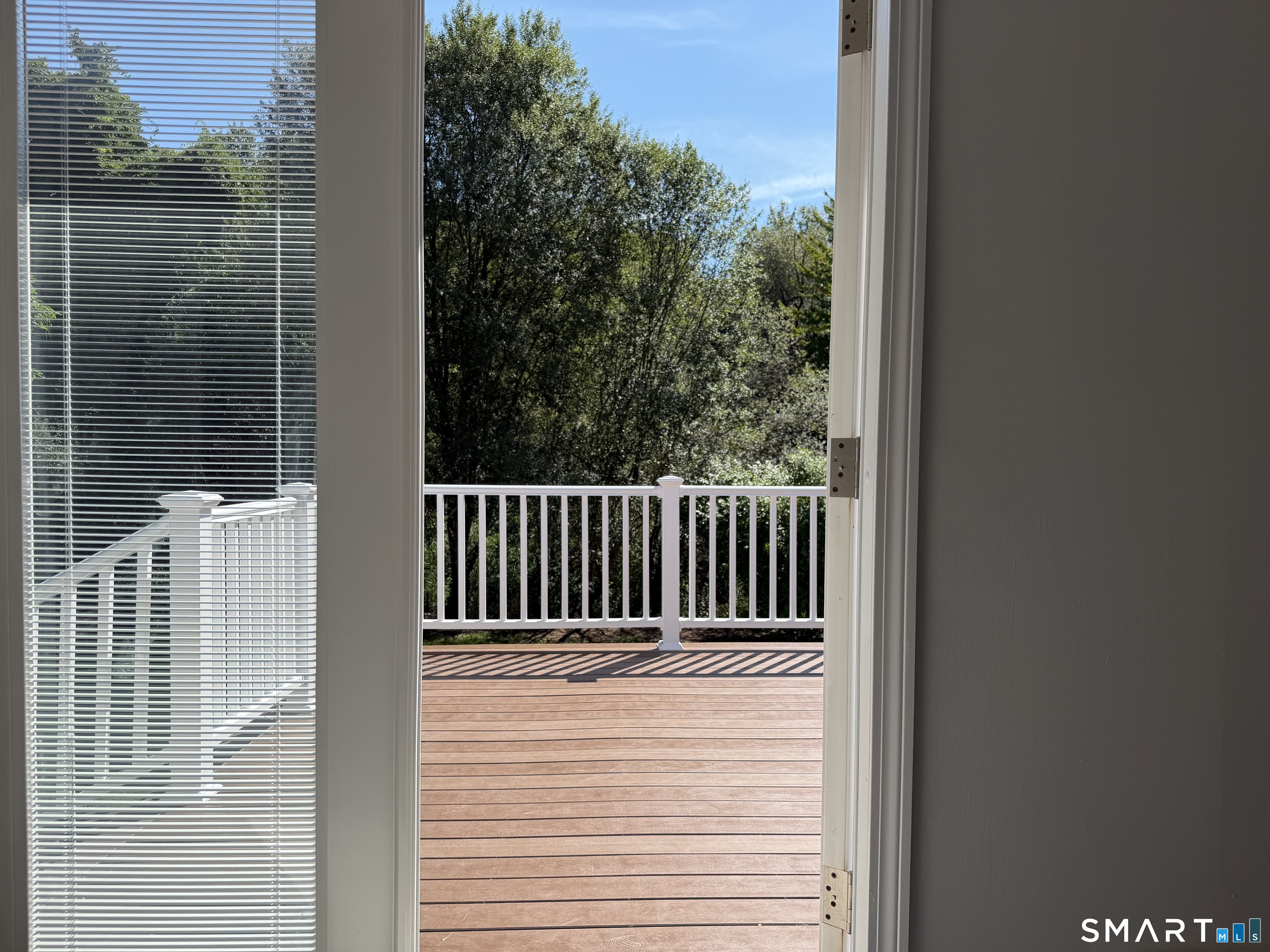 762 Woodin Street Property Photo 8