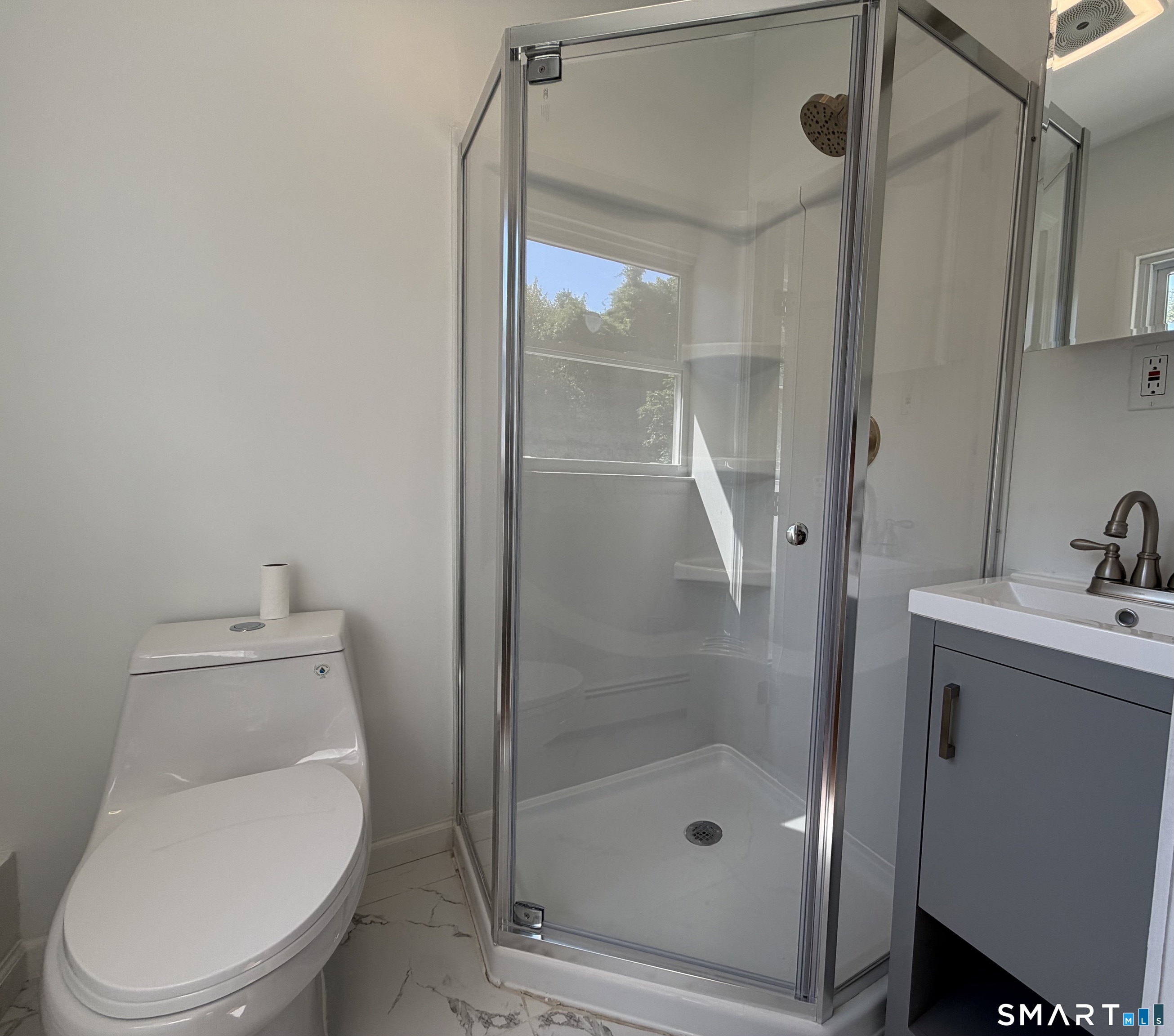 762 Woodin Street Property Photo 12