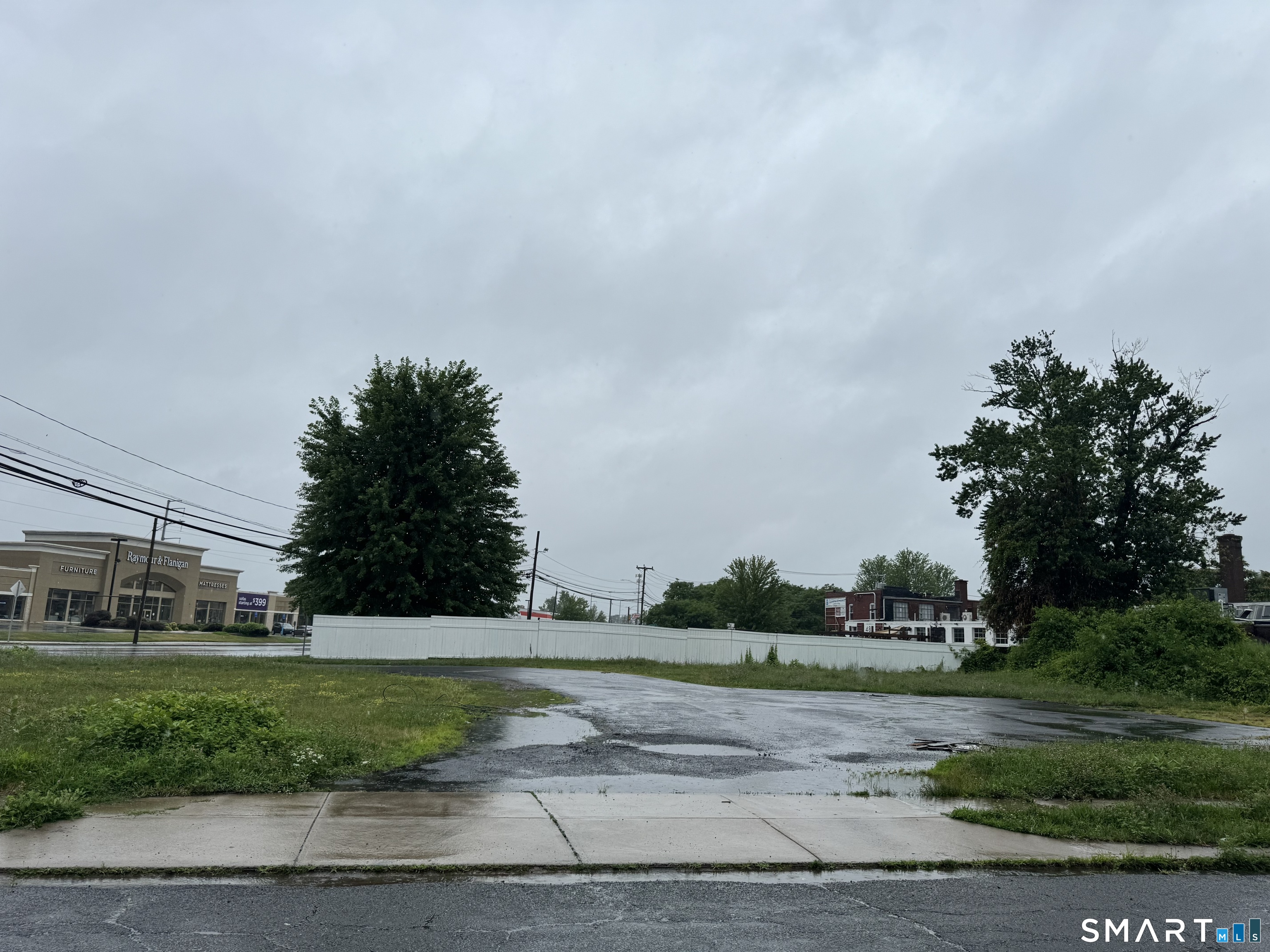 481 New Park Avenue Property Photo 4