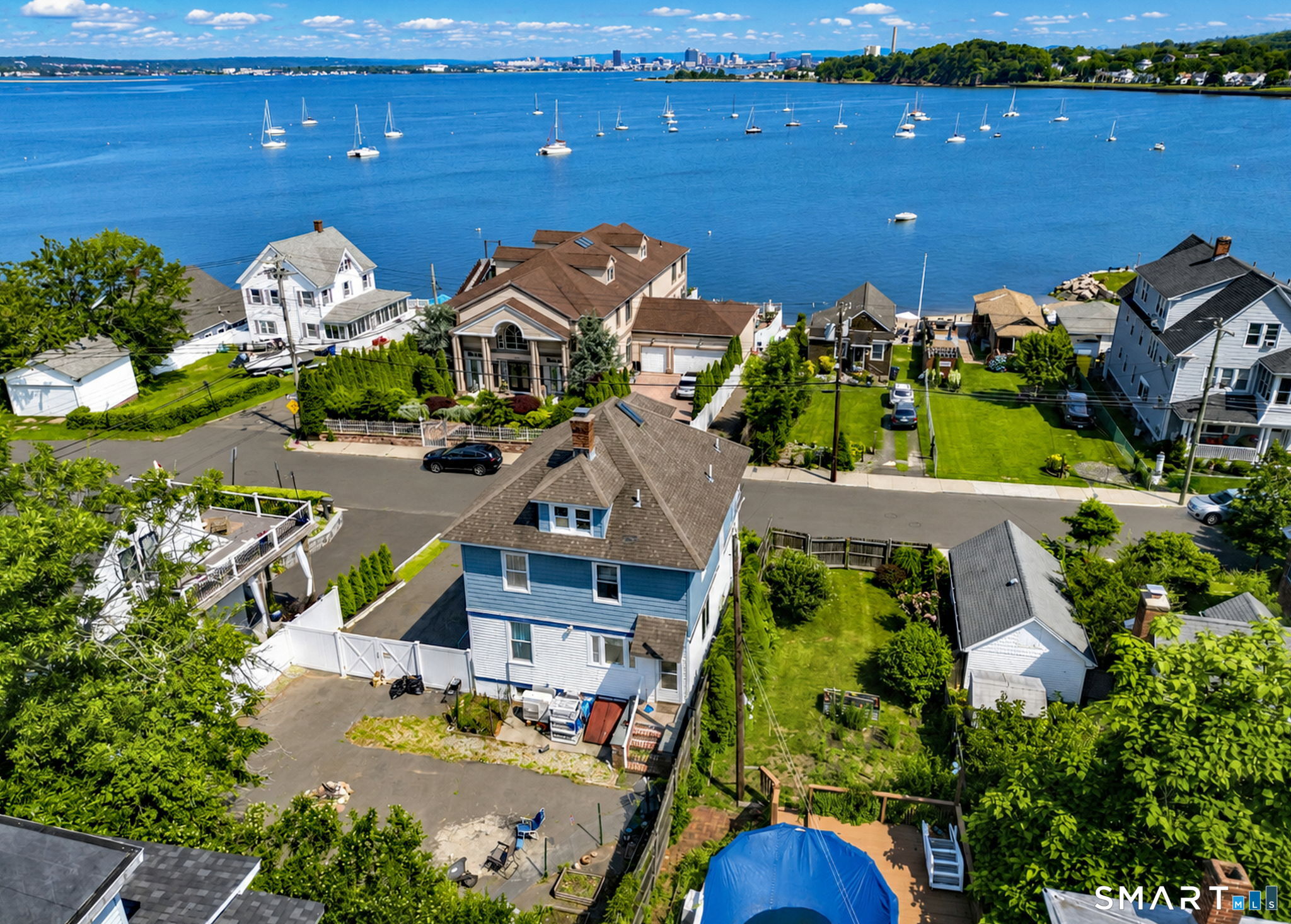 119 Cove Street Property Photo 2
