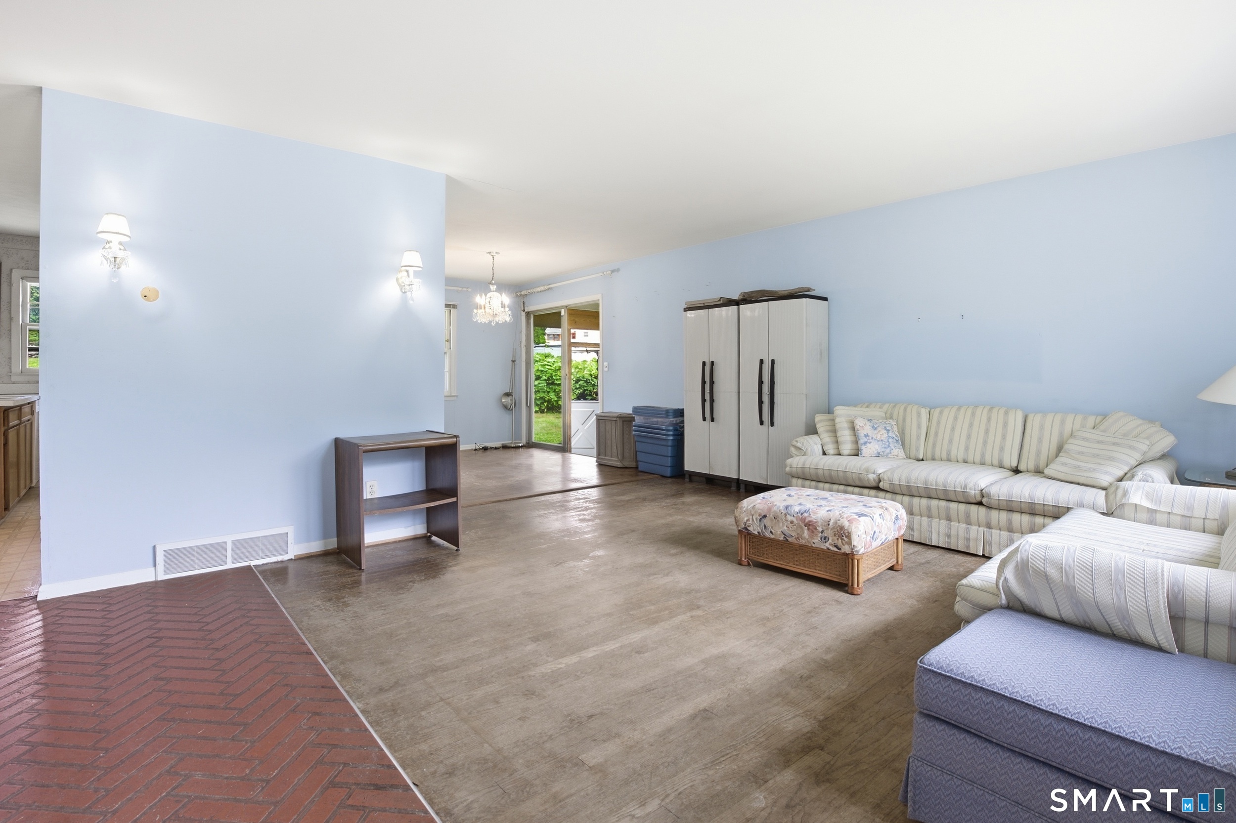 16 Floral Lane Property Photo 3