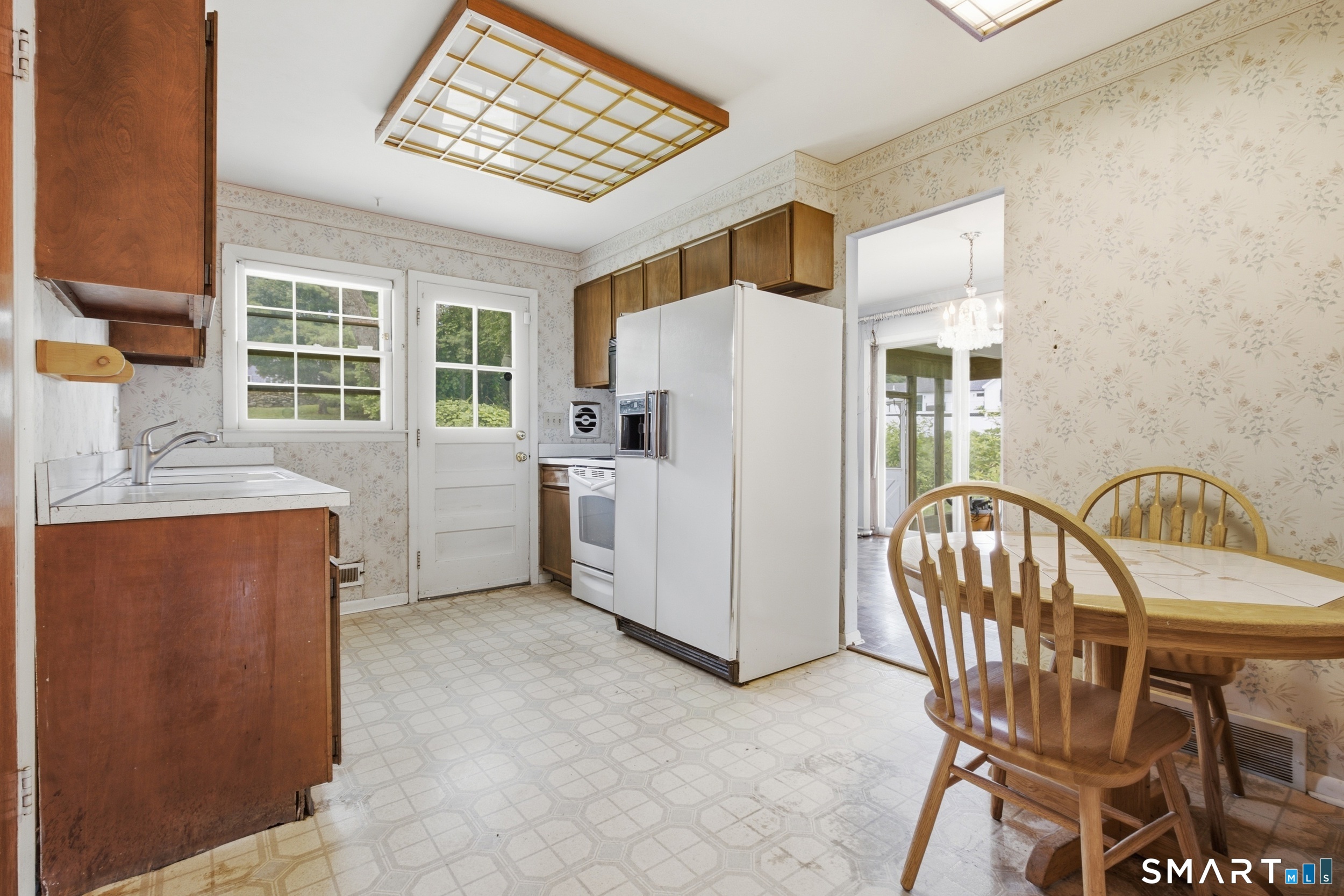 16 Floral Lane Property Photo 8