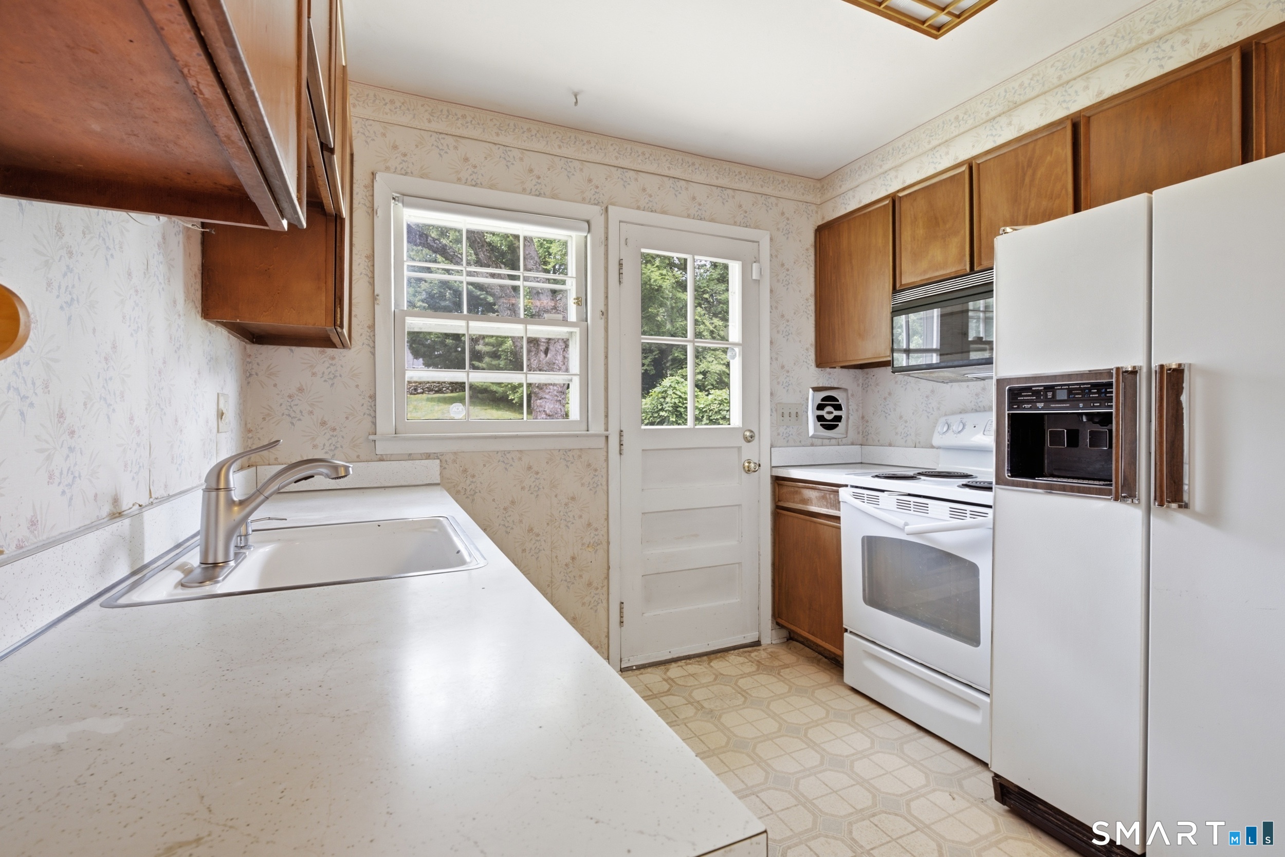 16 Floral Lane Property Photo 10