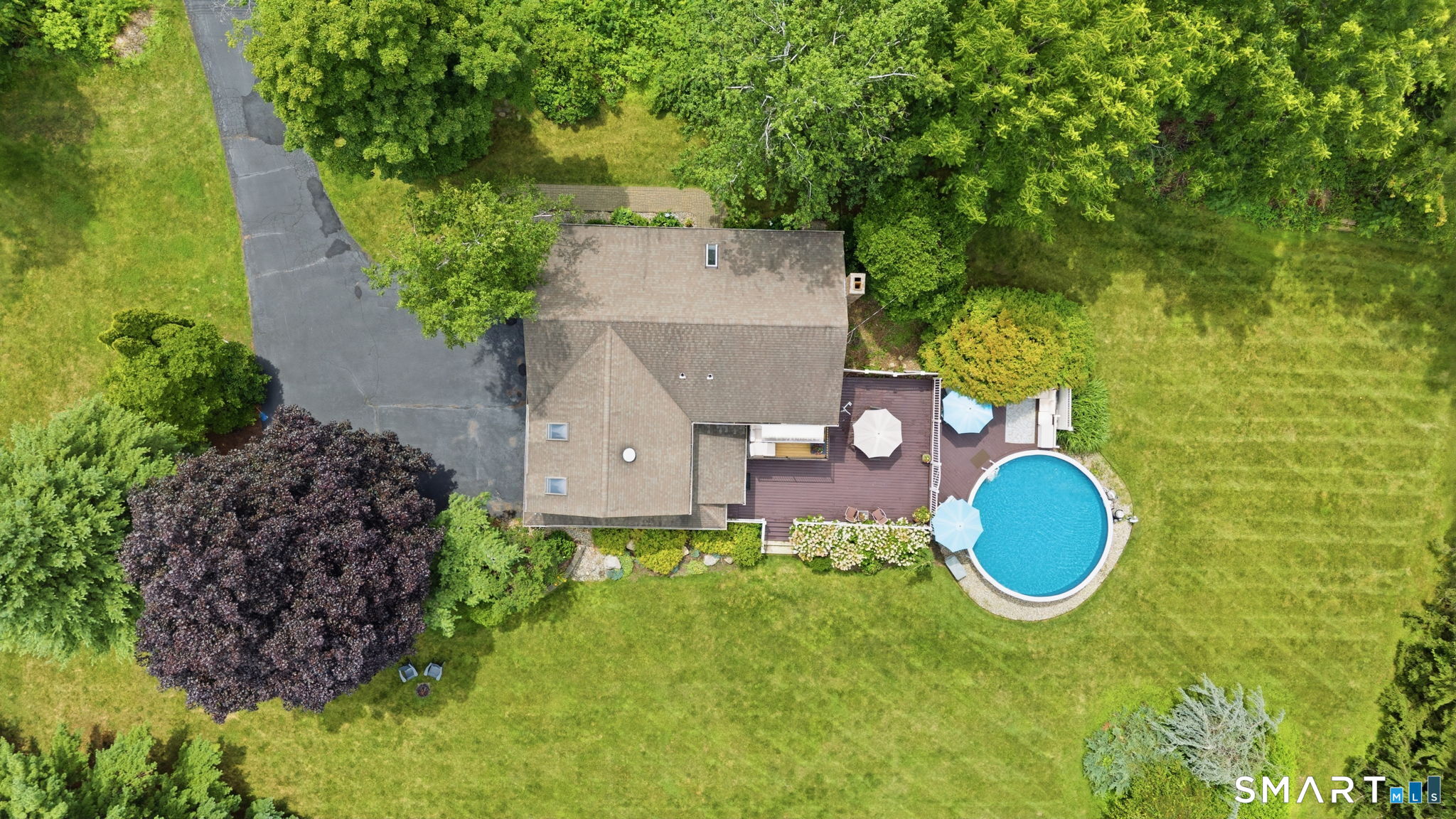 1512 Country Club Road Property Photo 2