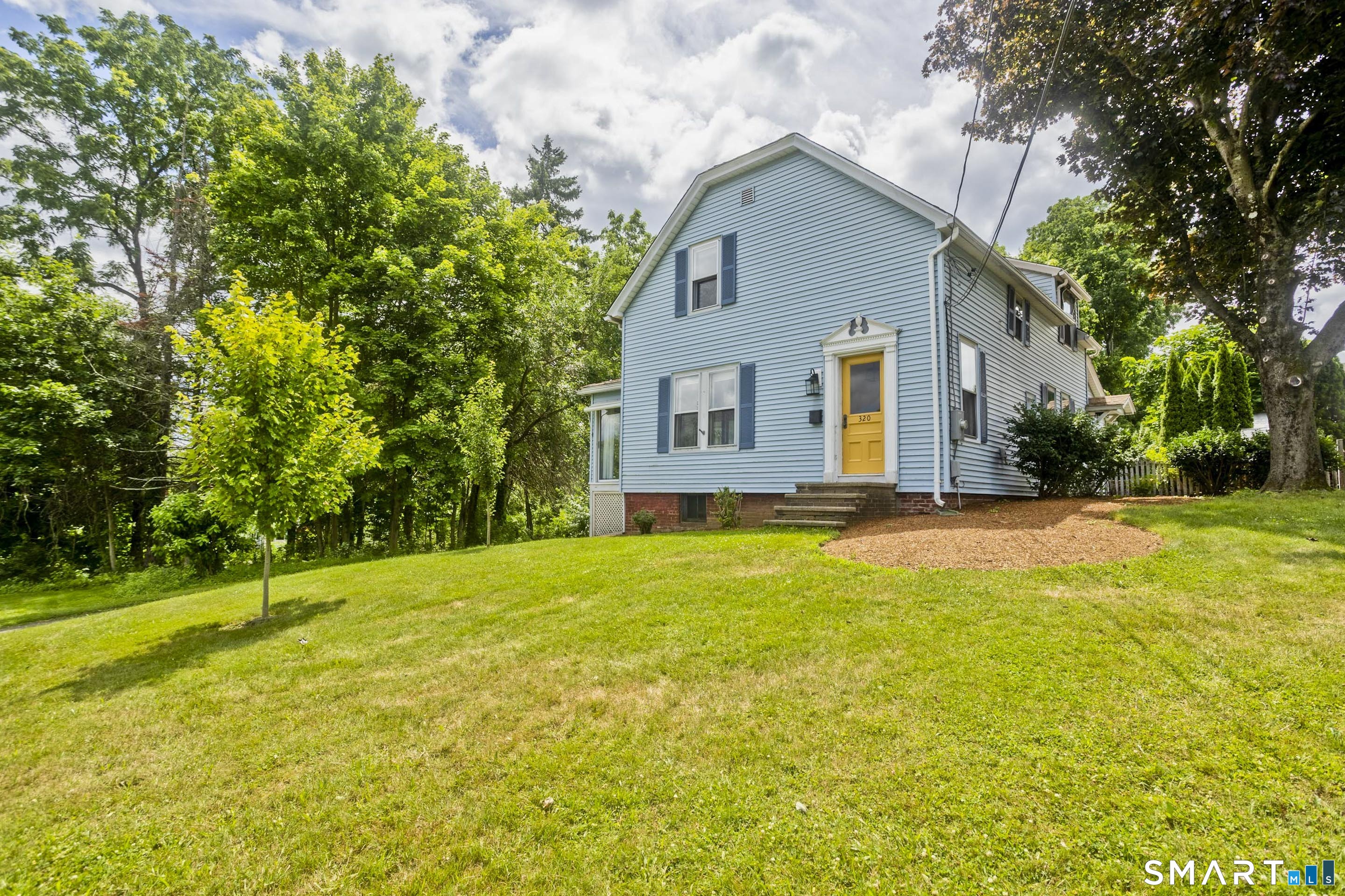 320 Mapleton Avenue Property Photo 1