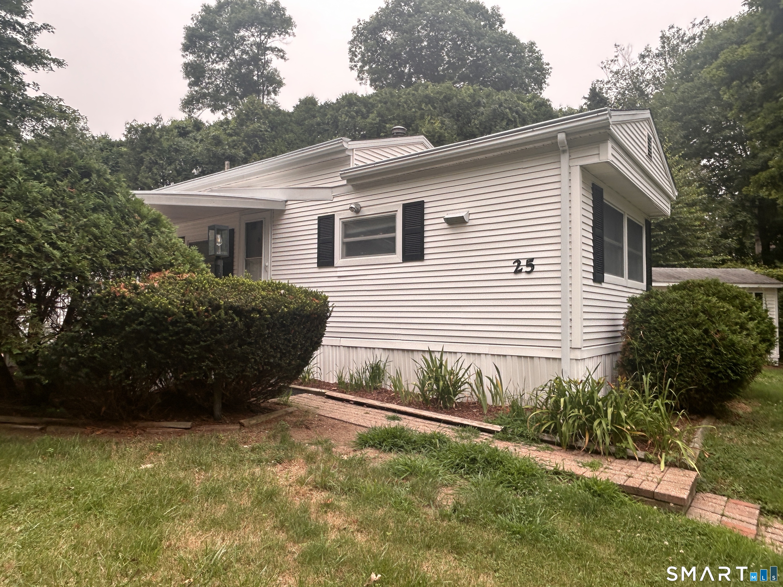 25 Whitewood Road Property Photo 1