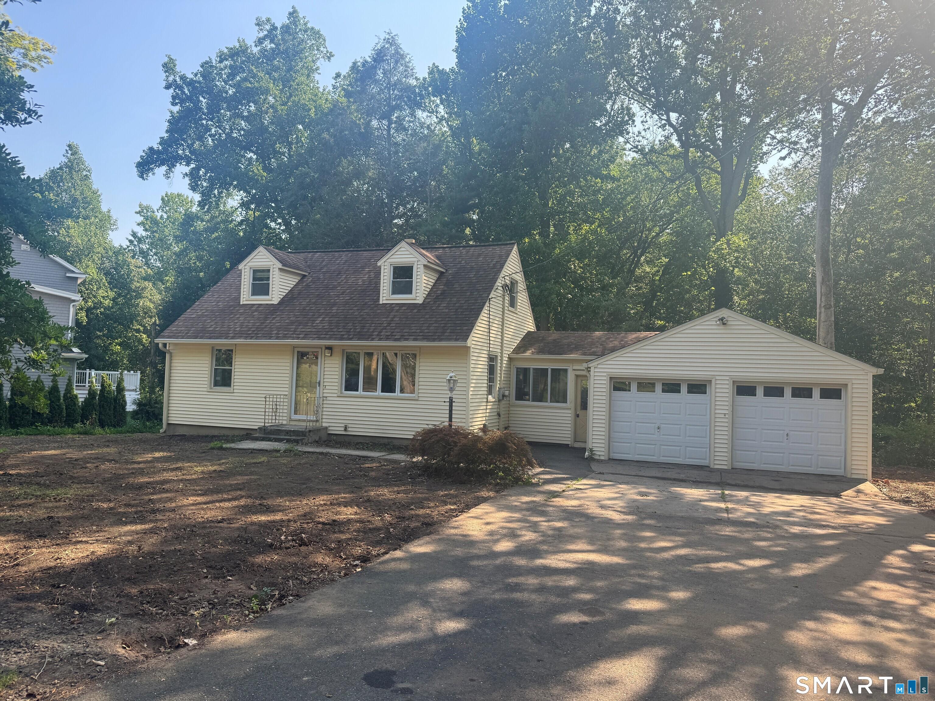 225 Winnepoge Drive Property Photo 1
