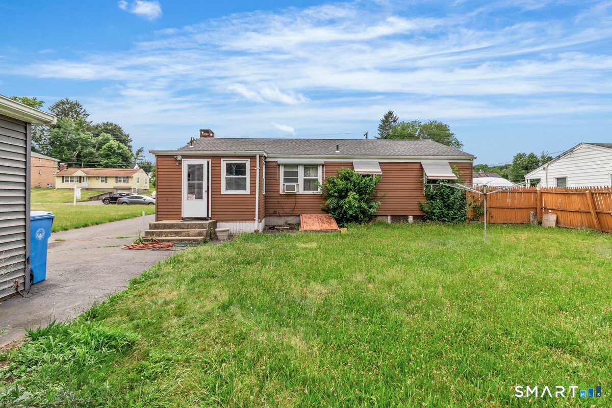 2049 Corbin Avenue Property Photo 4