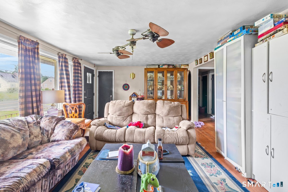 2049 Corbin Avenue Property Photo 12