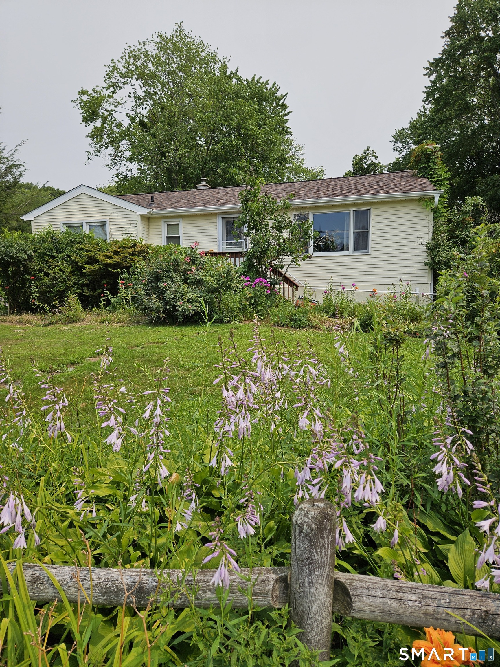6 Colonial Drive Property Photo 1