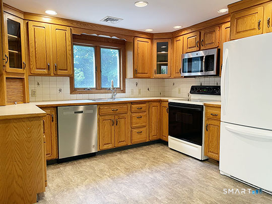 6 Colonial Drive Property Photo 2