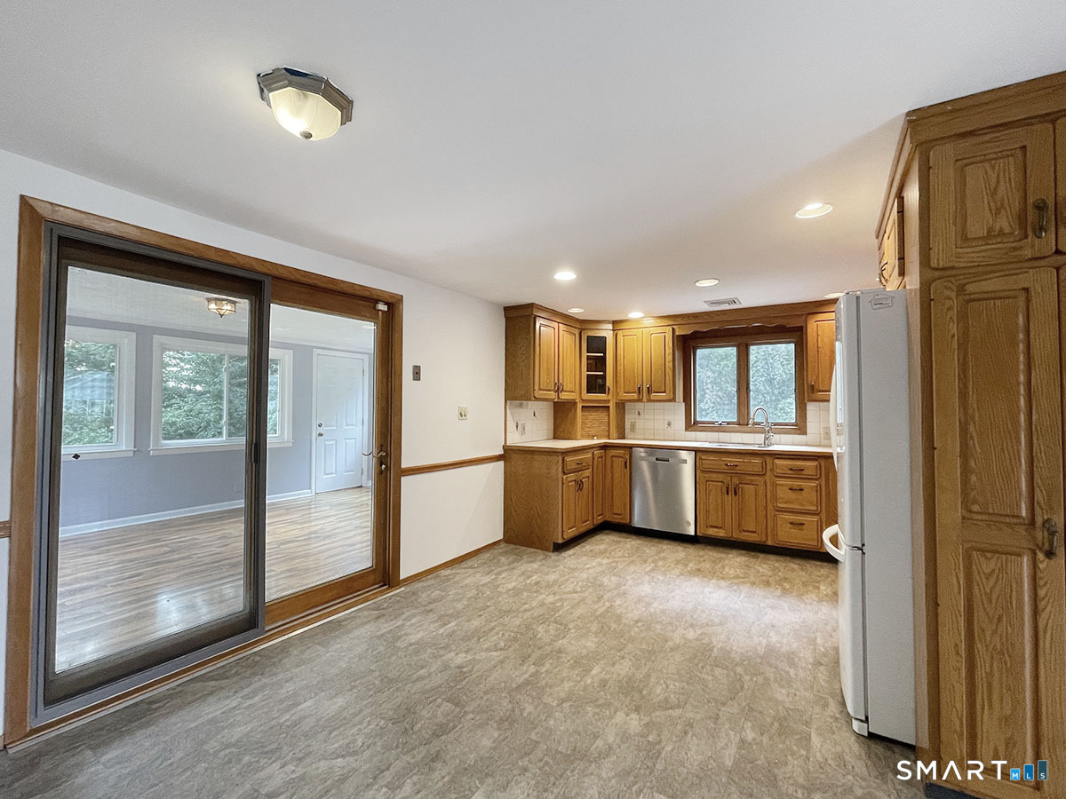 6 Colonial Drive Property Photo 3