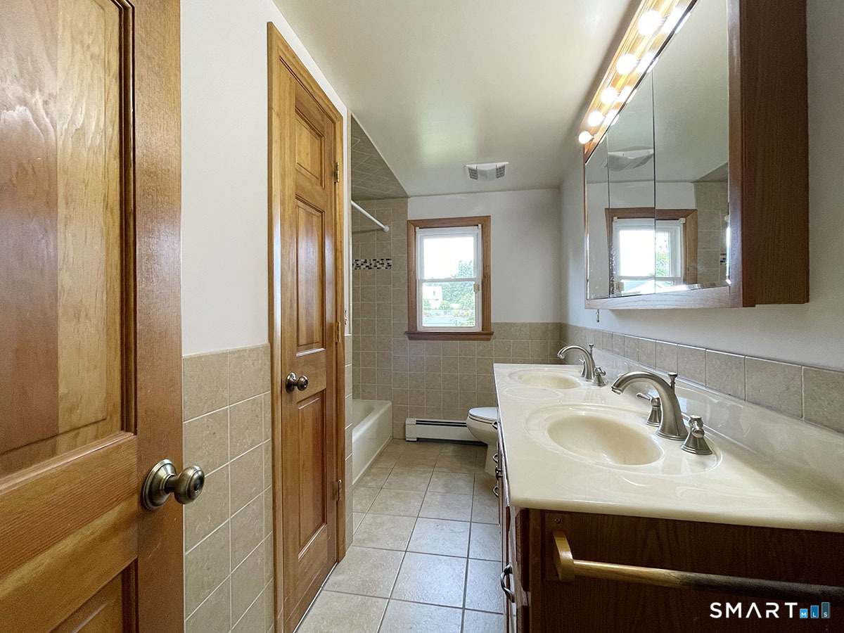 6 Colonial Drive Property Photo 16