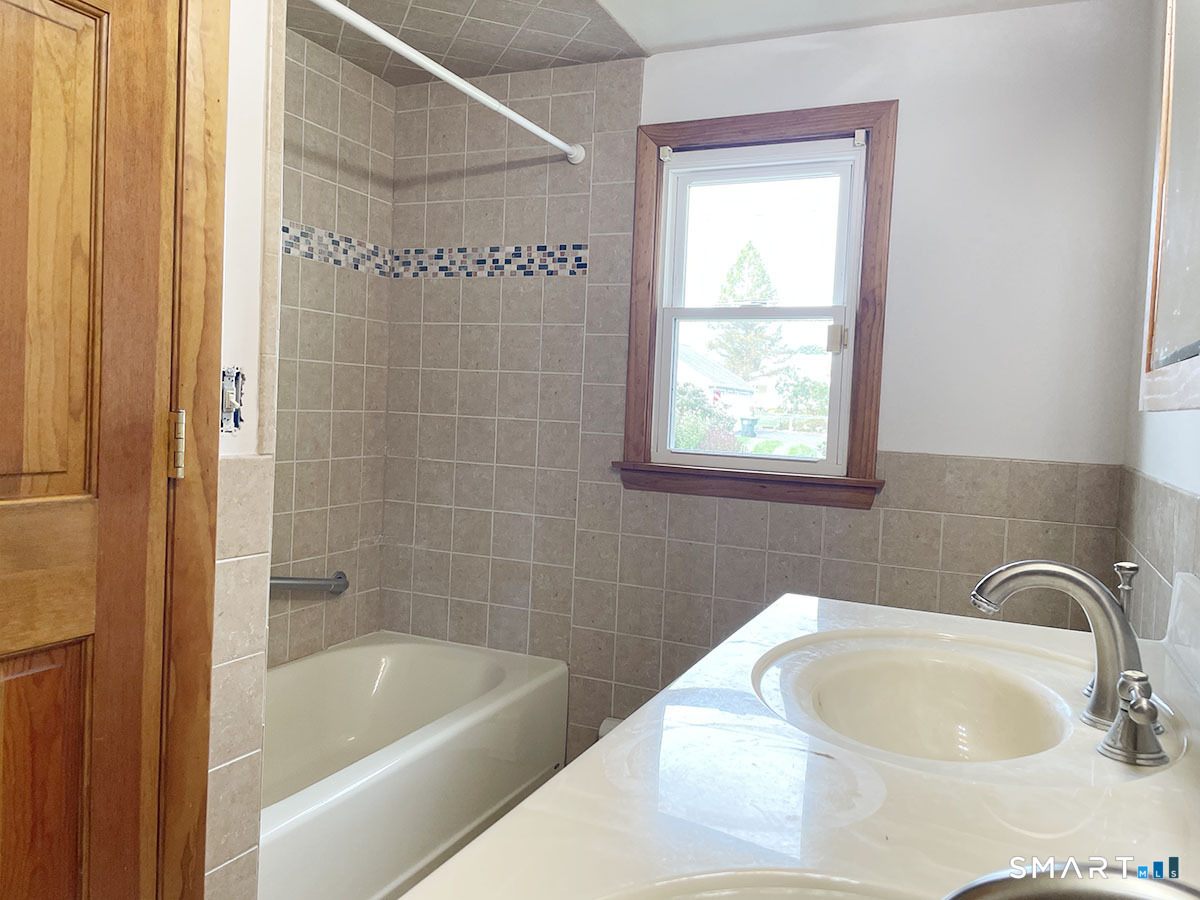 6 Colonial Drive Property Photo 17