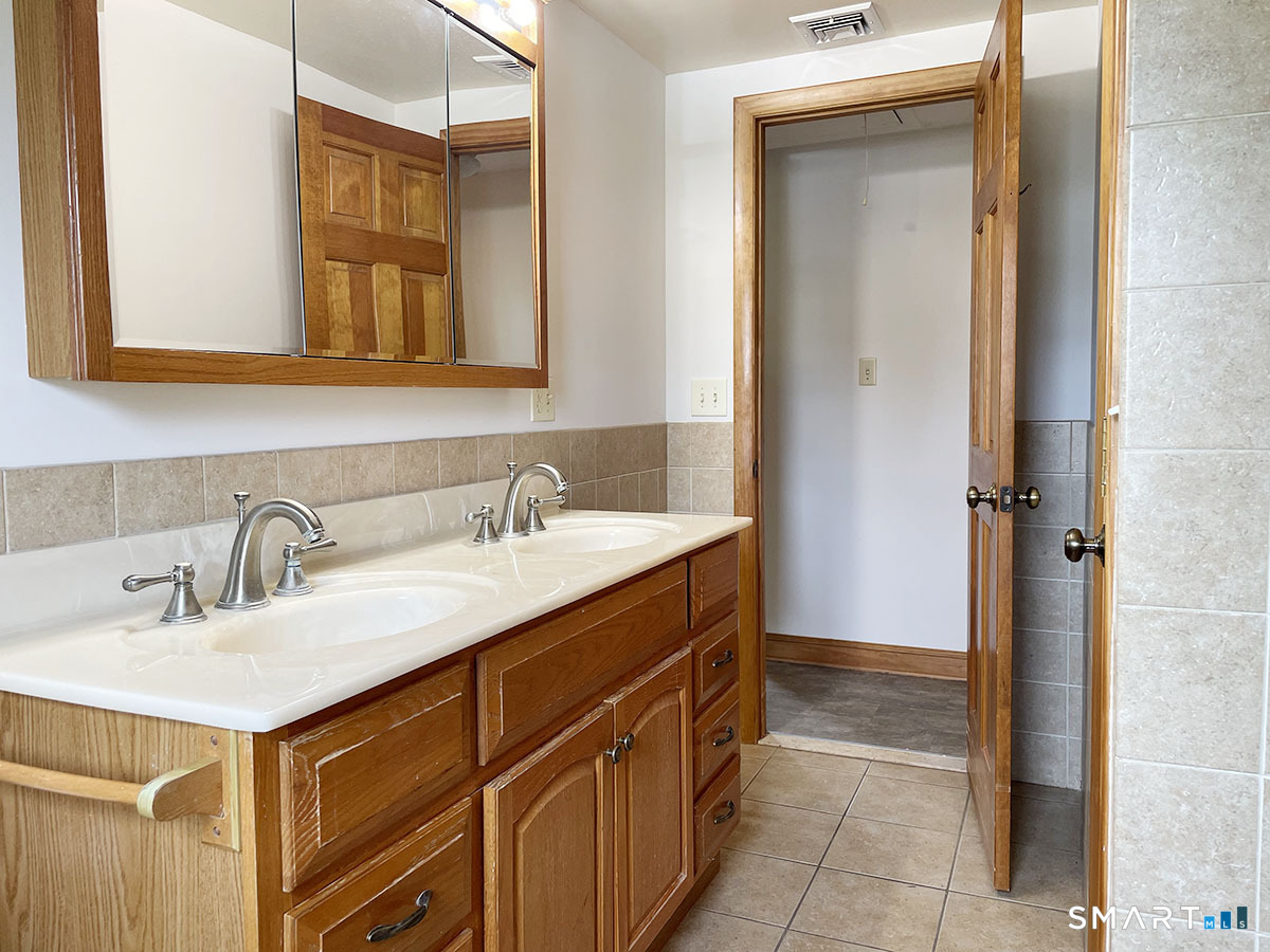 6 Colonial Drive Property Photo 18