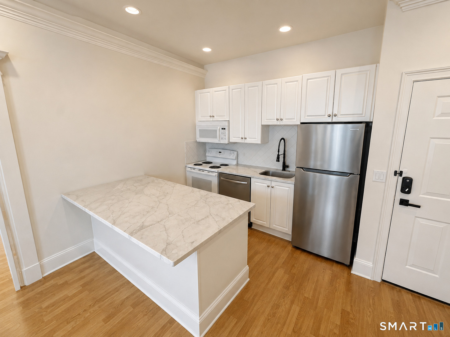 24191795 Property Photo 1