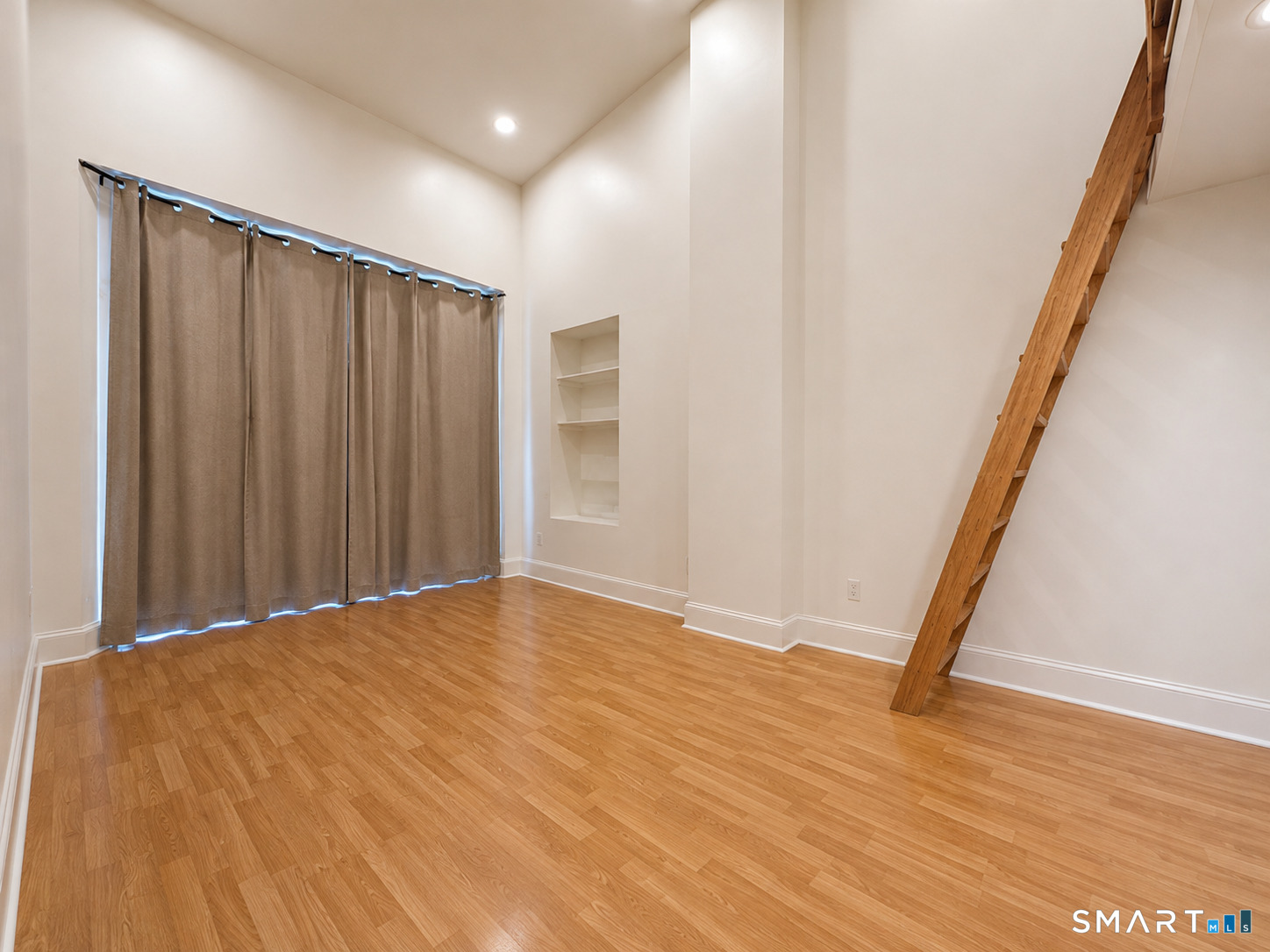 24191795 Property Photo 4