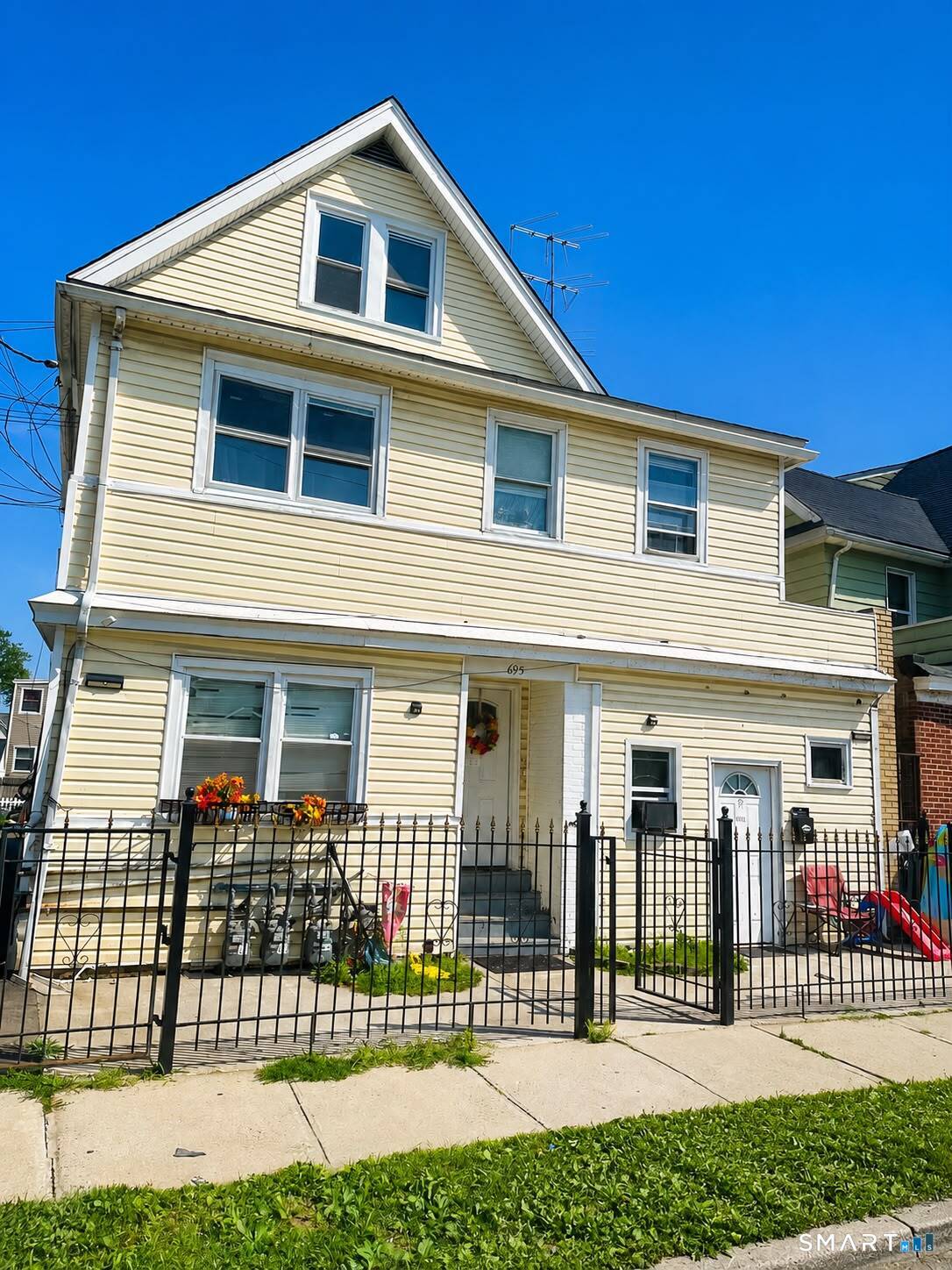 695 Beechwood Avenue Property Photo 1