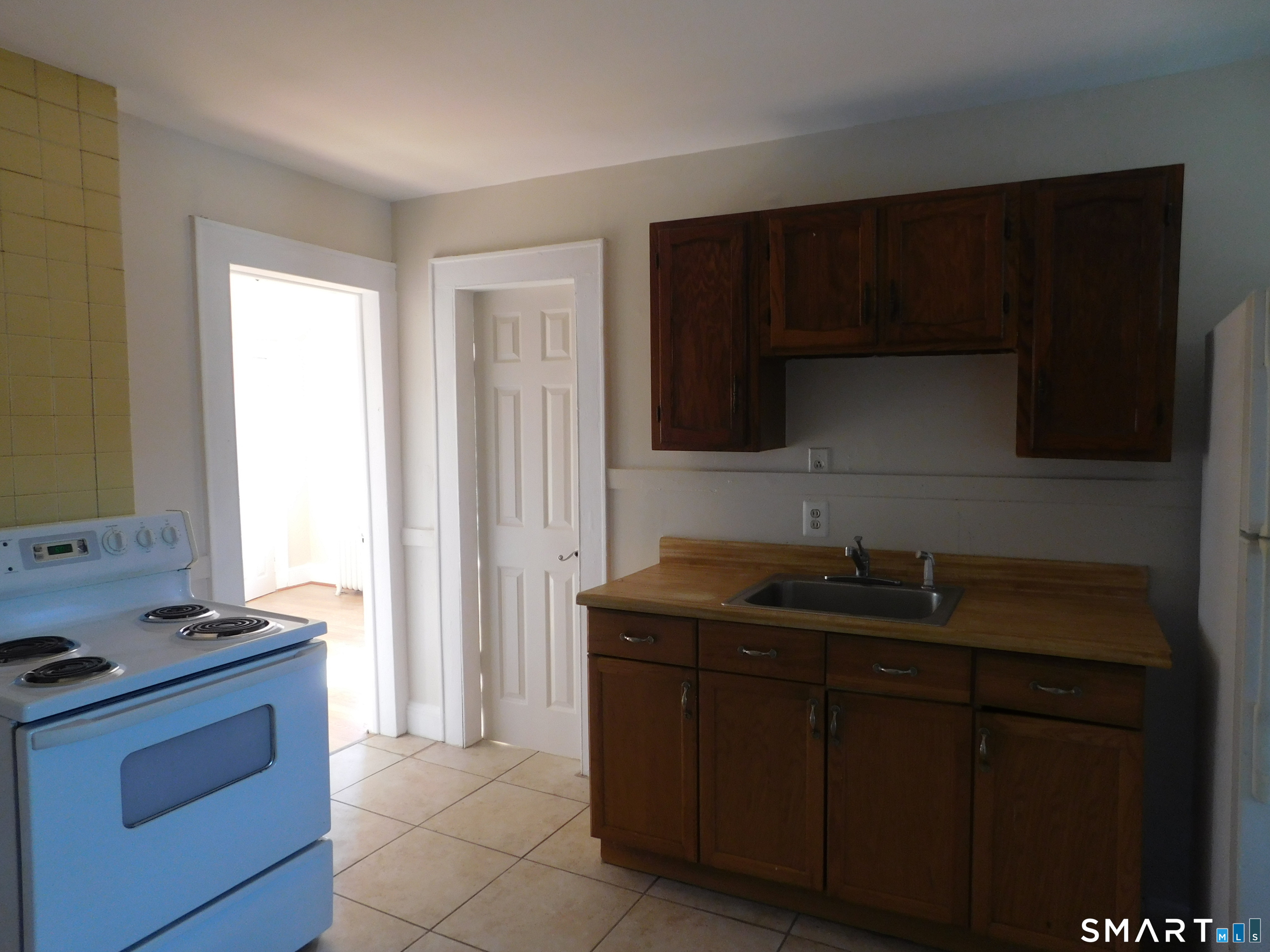 227-231 Edna 3 Avenue Property Photo 5