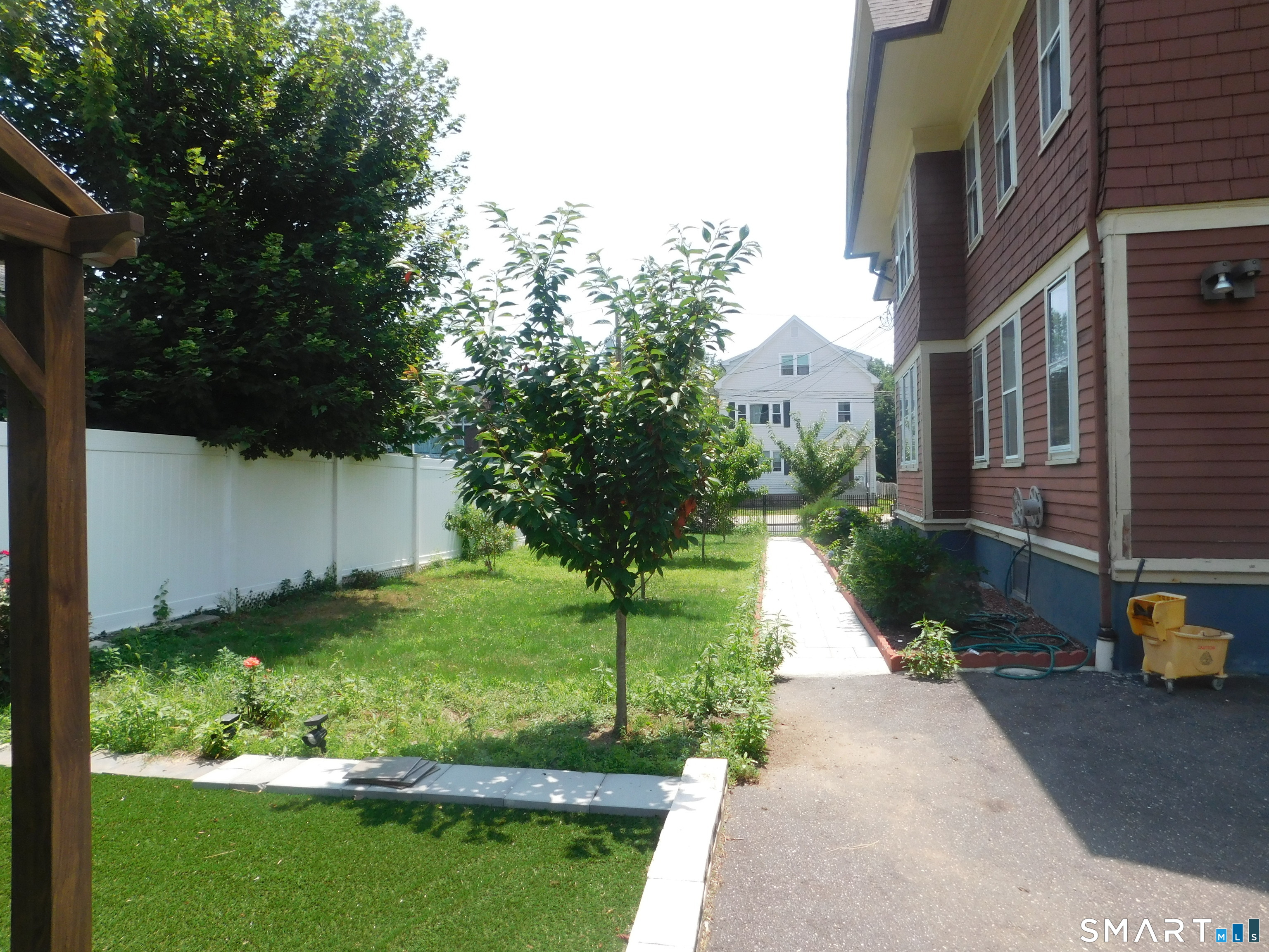 227-231 Edna 3 Avenue Property Photo 6