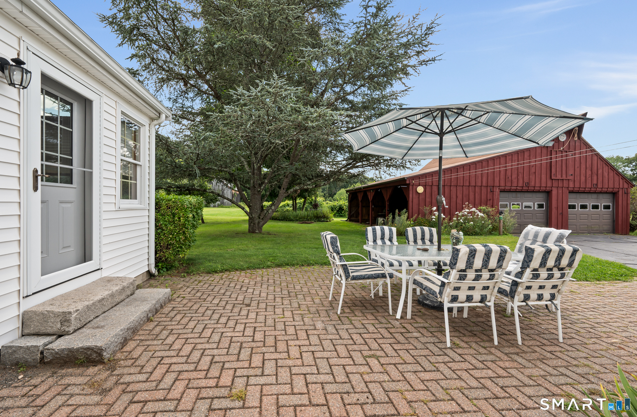 425 Hills Street Property Photo 6