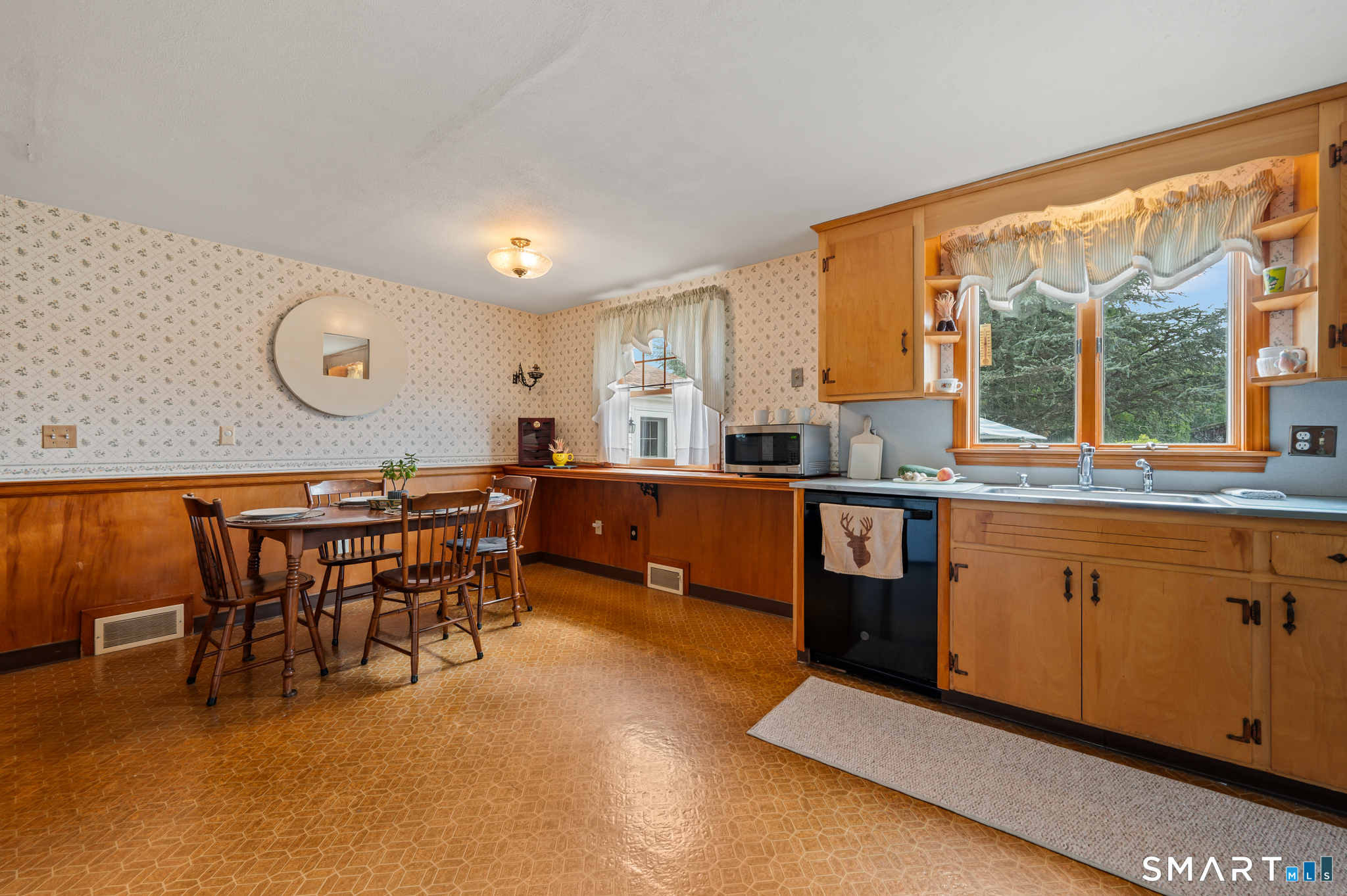 425 Hills Street Property Photo 13