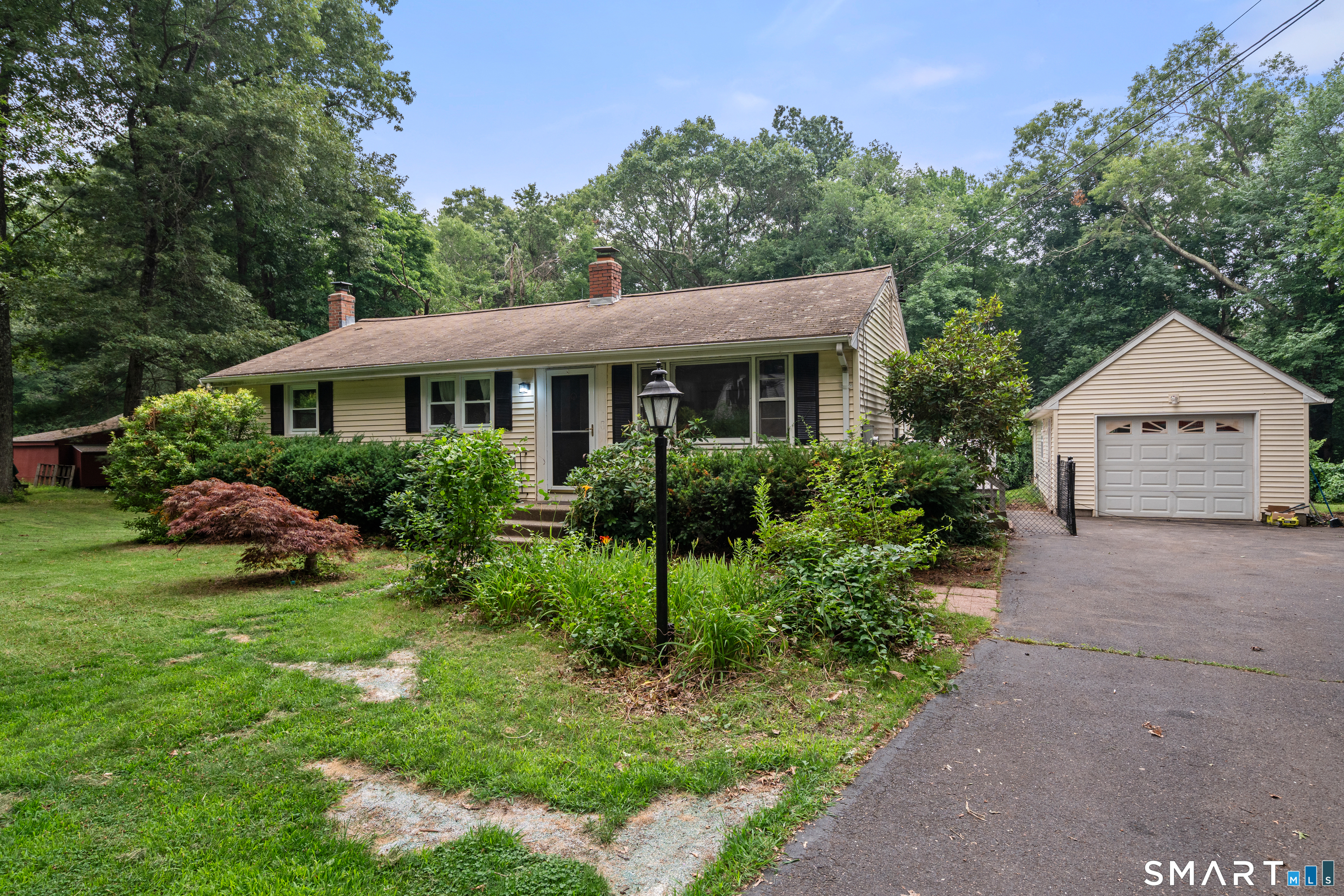 305 Old Post Road Property Photo 2
